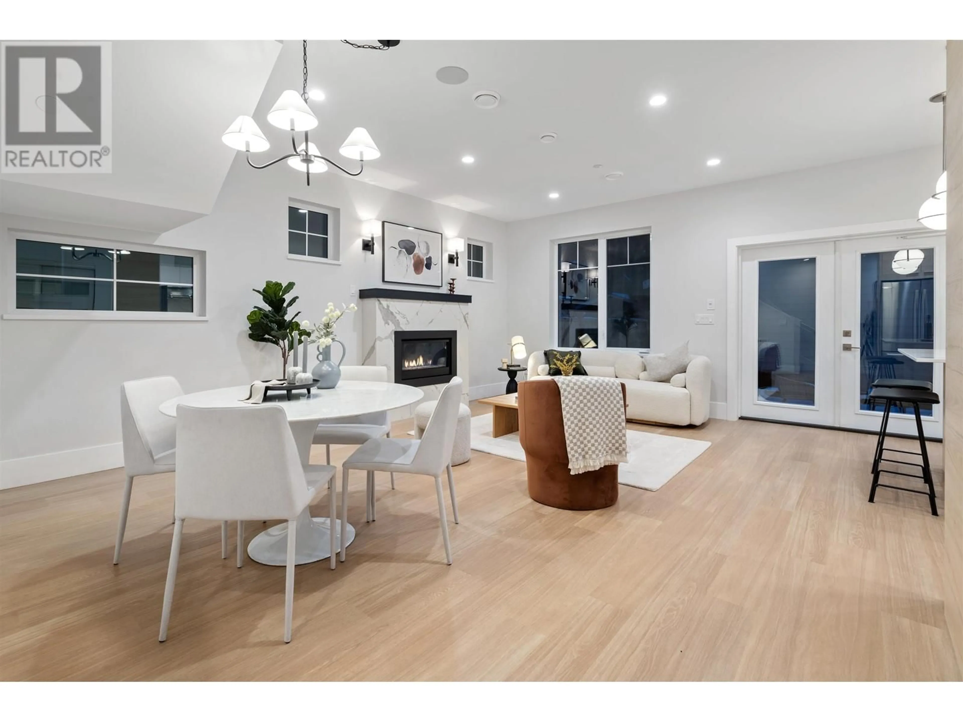 Unknown for 2 - 4423 W 16TH AVENUE, Vancouver British Columbia V6R3E7