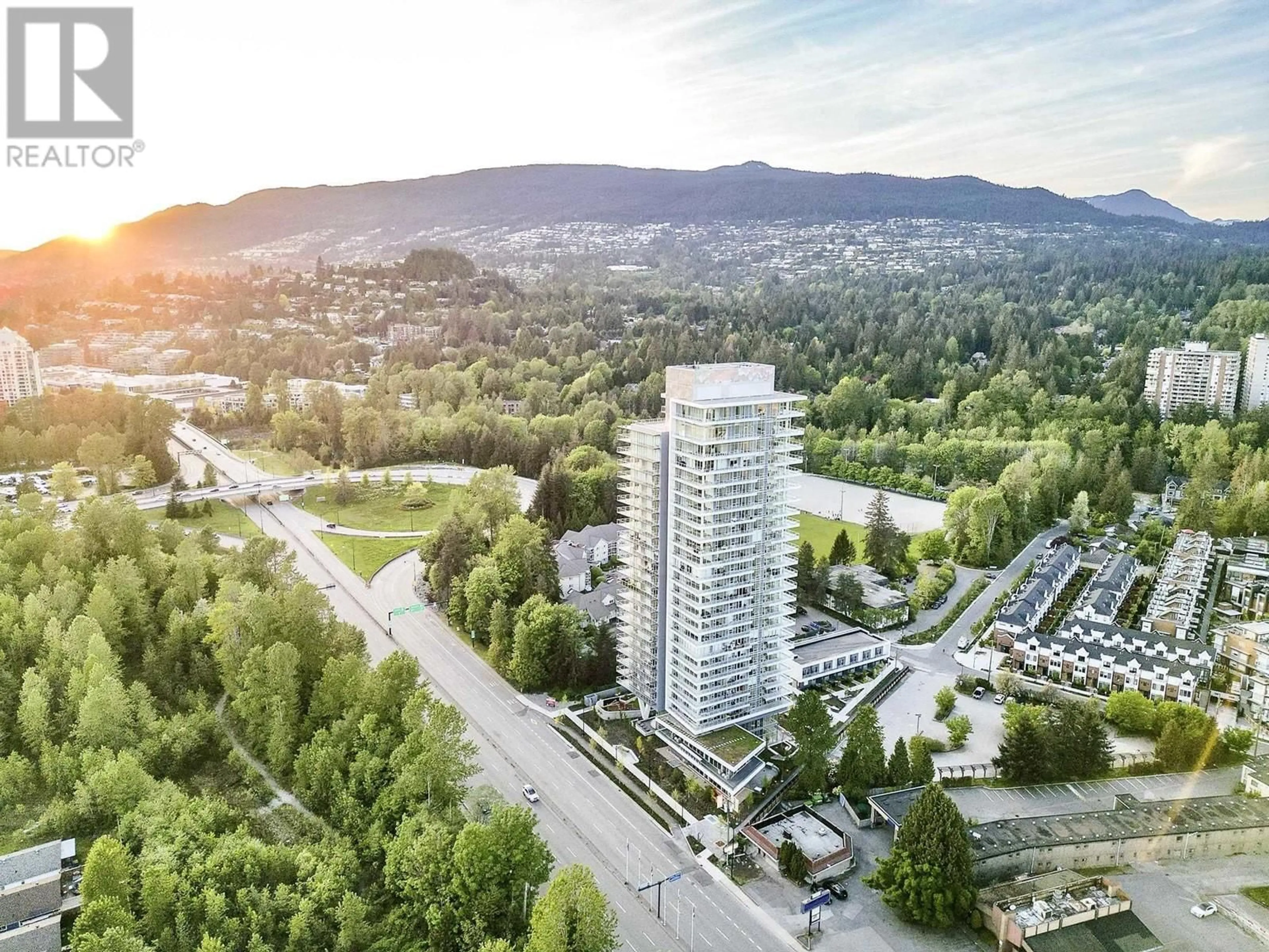 A pic from outside/outdoor area/front of a property/back of a property/a pic from drone, mountain view for 2008 - 200 KLAHANIE COURT, West Vancouver British Columbia V7P0E4