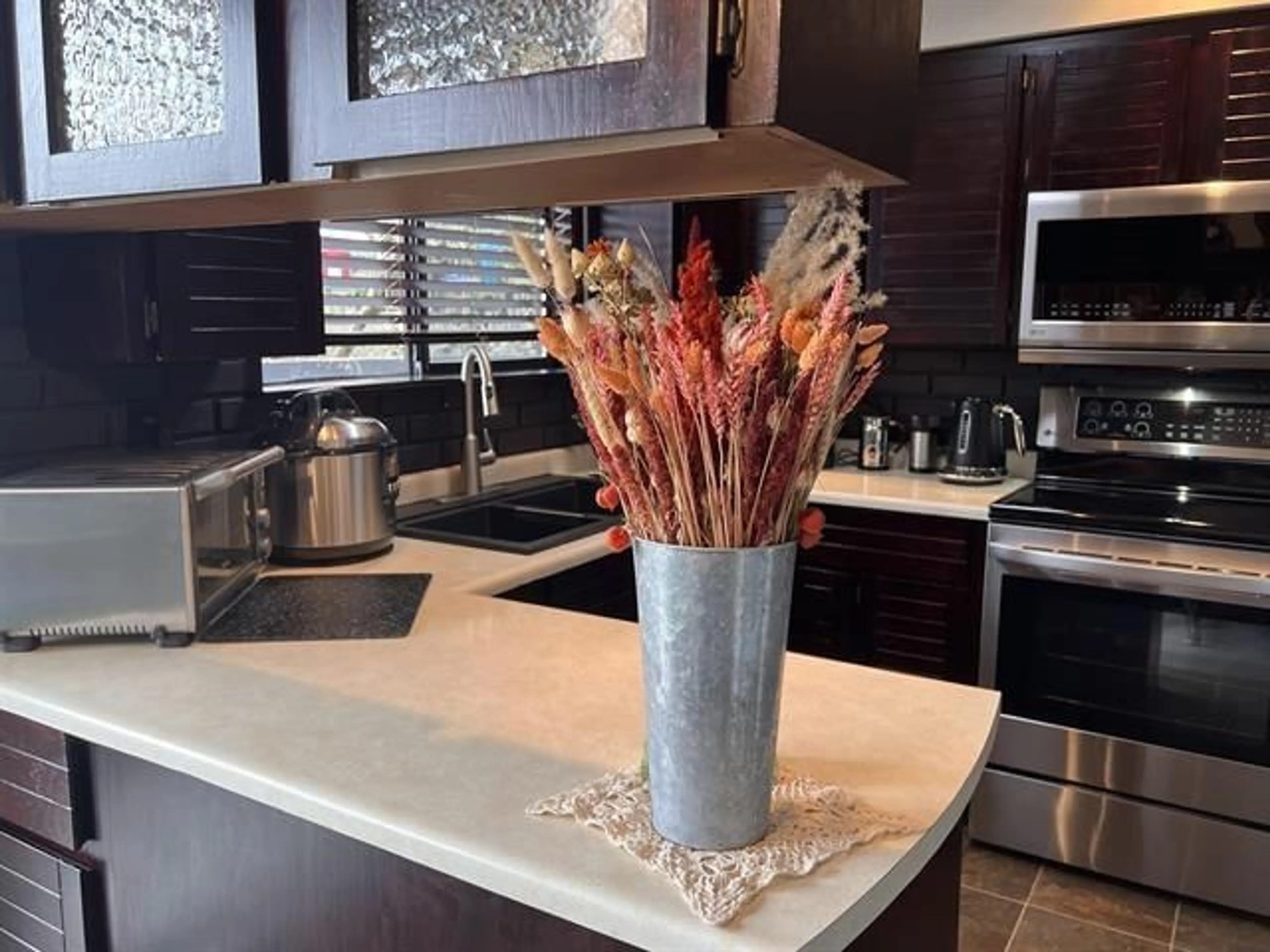 Contemporary kitchen, ceramic/tile floor for 32281 ADAIR, Abbotsford British Columbia V2T4L7
