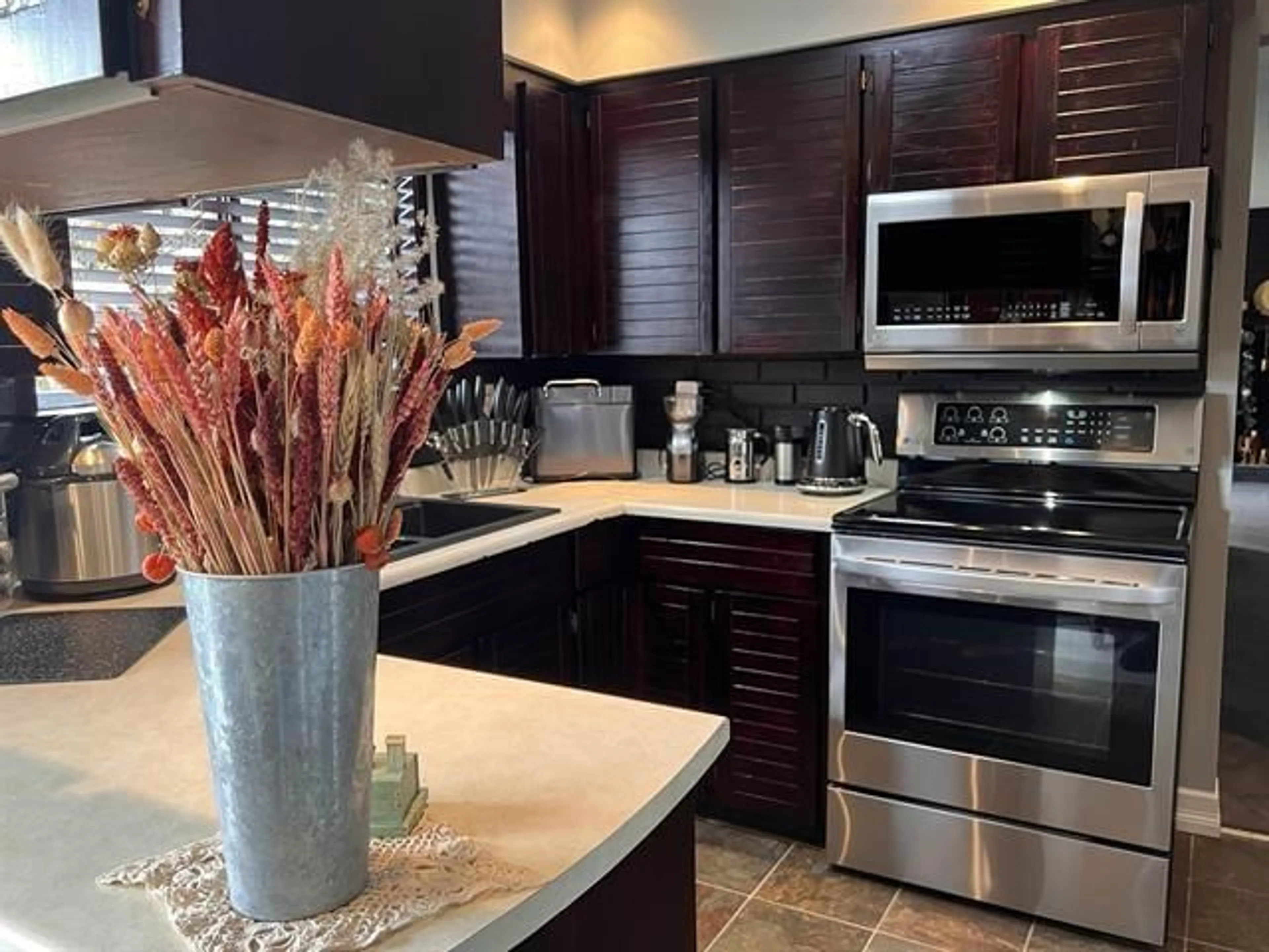 Contemporary kitchen, ceramic/tile floor for 32281 ADAIR, Abbotsford British Columbia V2T4L7
