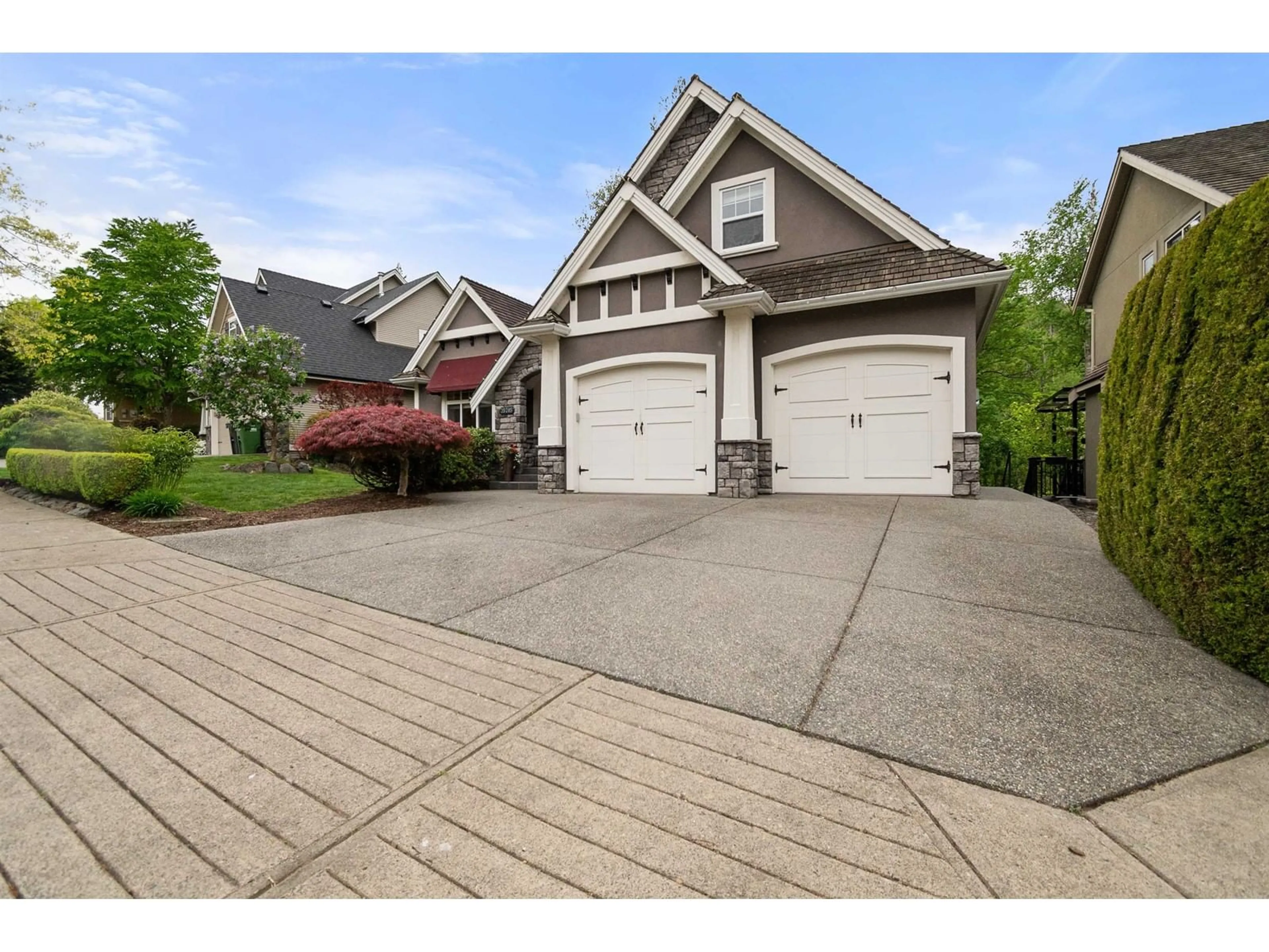 Home with vinyl exterior material, street for 35785 MARSHALL, Abbotsford British Columbia V3G3A4