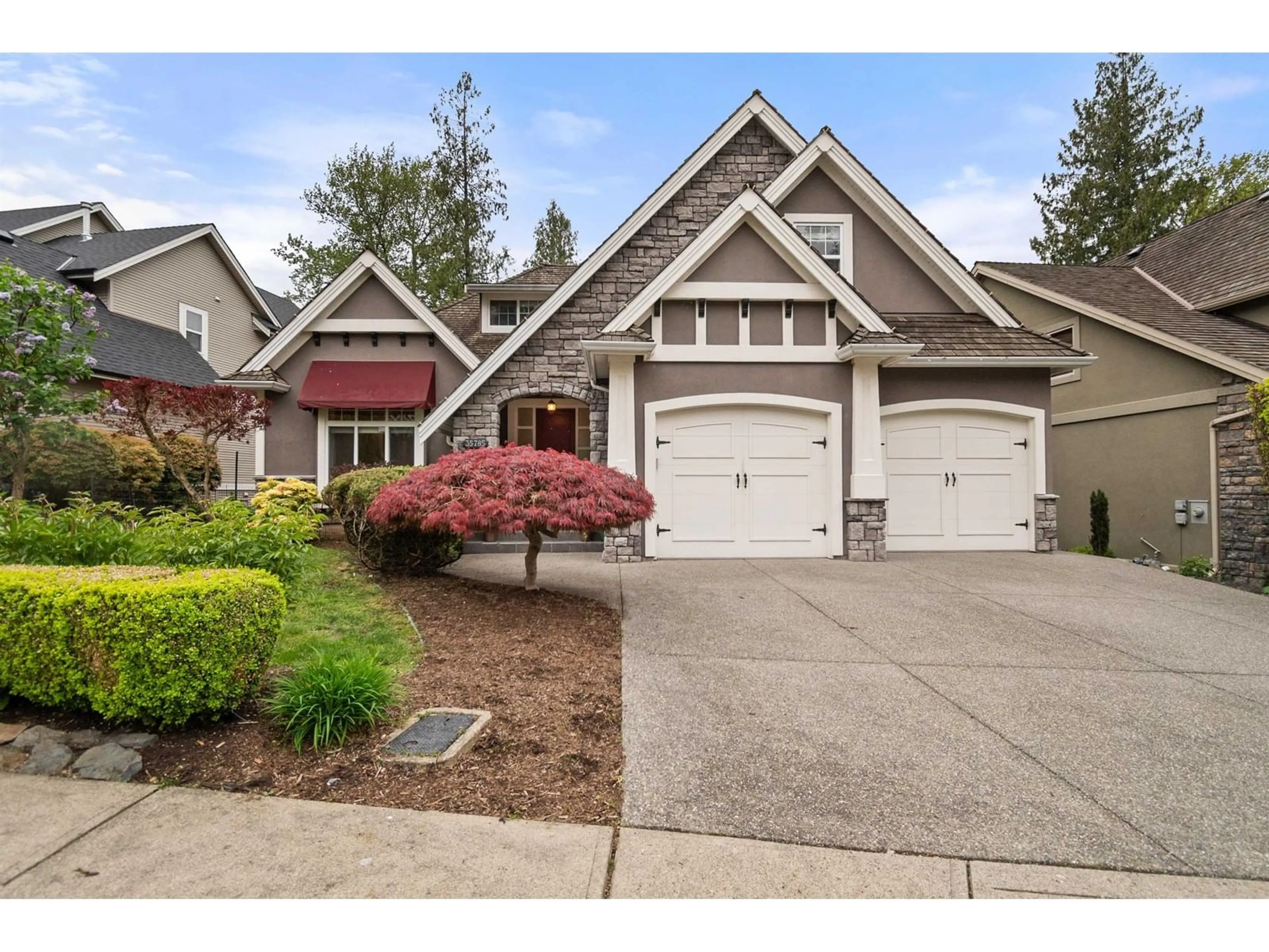 Home with vinyl exterior material, street for 35785 MARSHALL, Abbotsford British Columbia V3G3A4