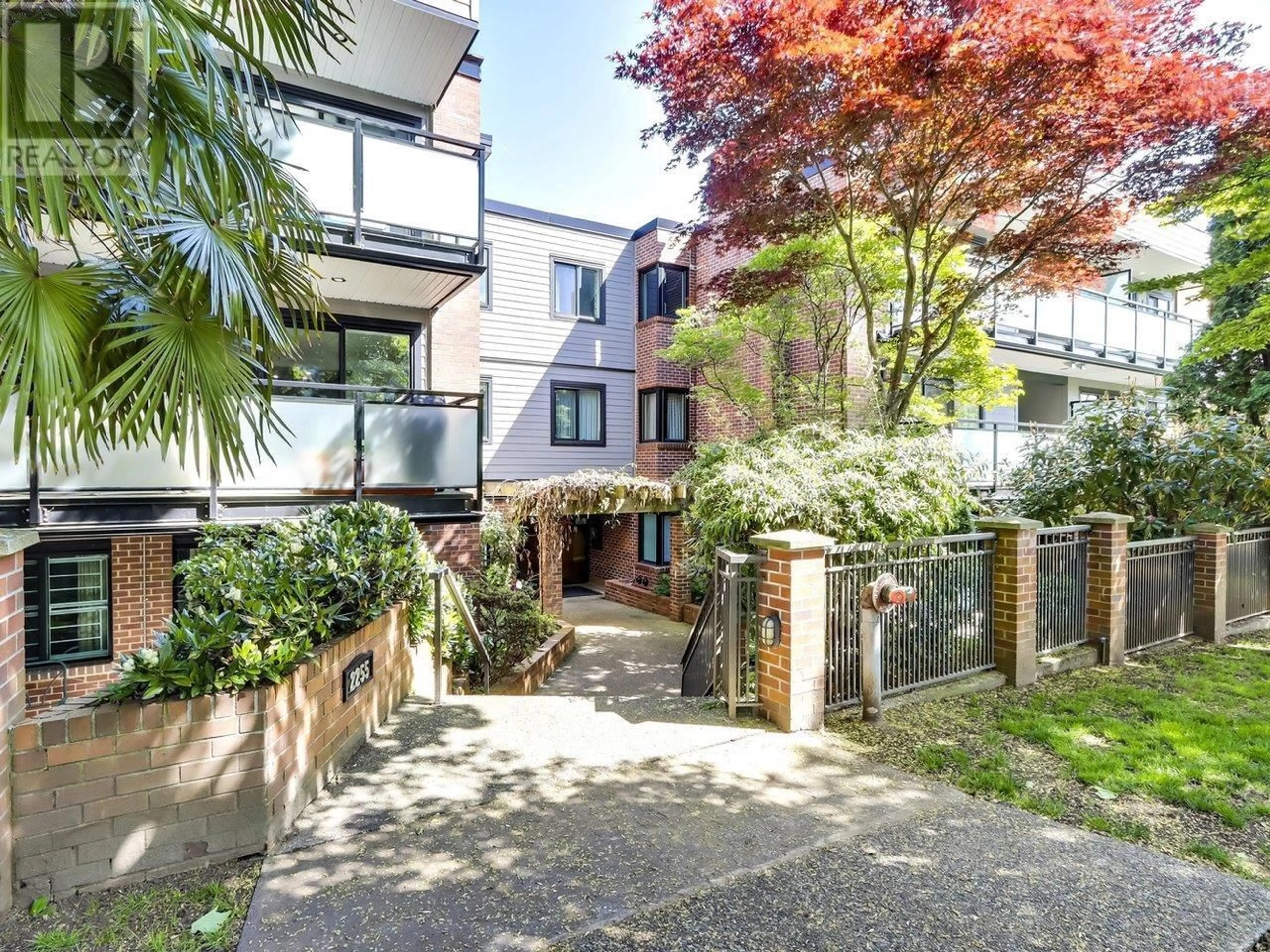 Patio, street for 307 - 2255 YORK AVENUE, Vancouver British Columbia V6K1C5