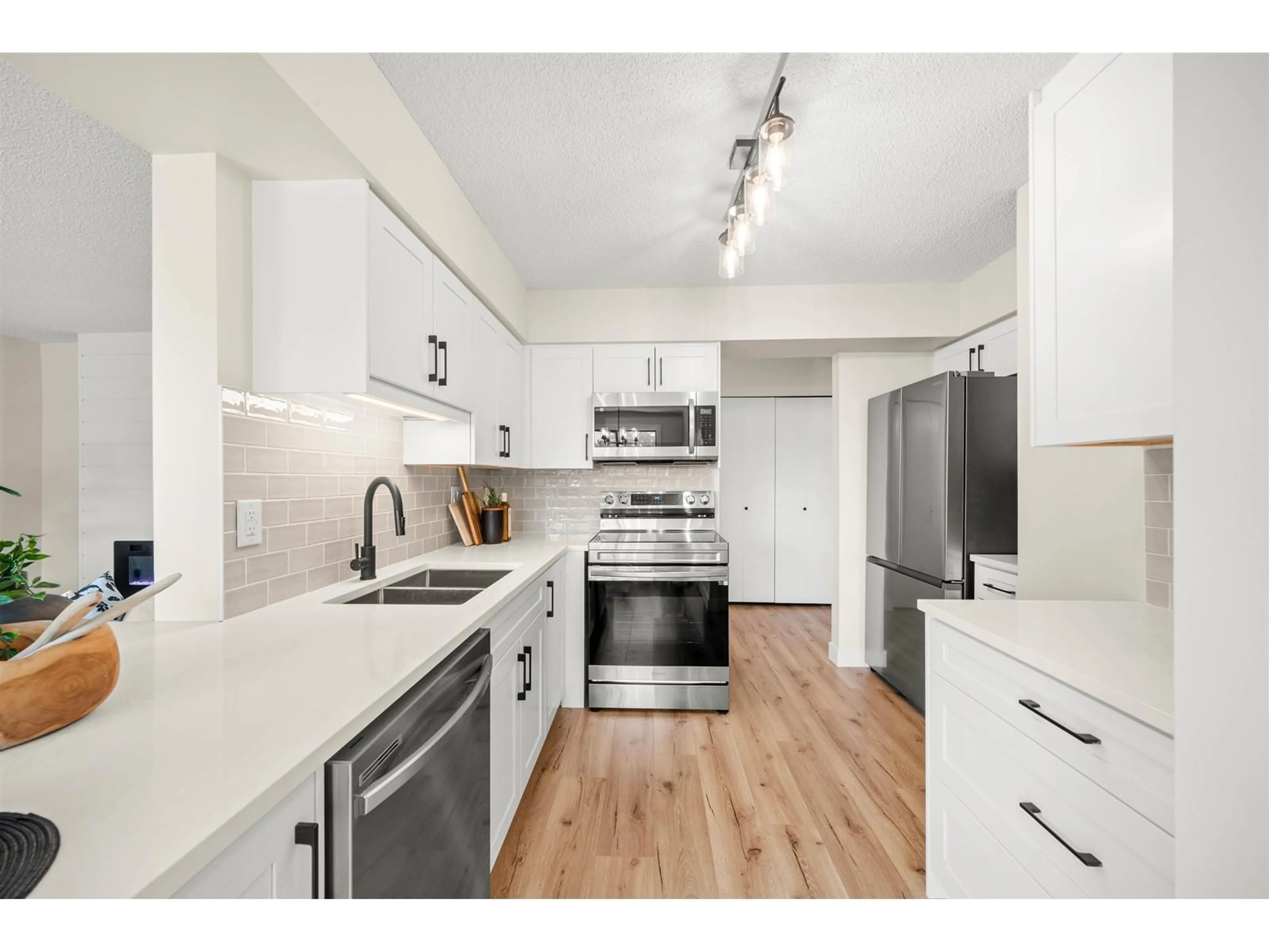 Standard kitchen, unknown for 219 - 31955 OLD YALE, Abbotsford British Columbia V2T4N1