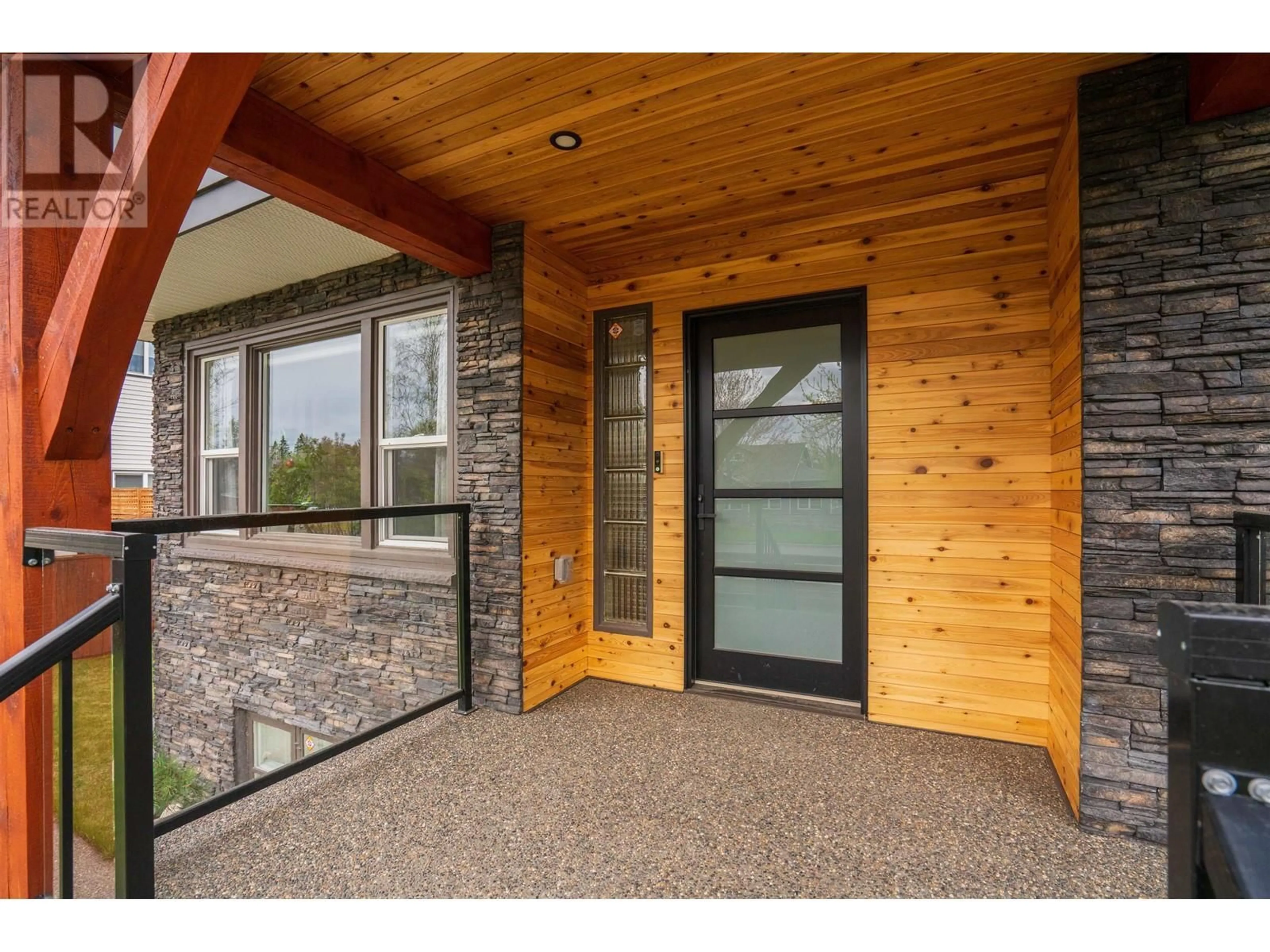 Indoor entryway for 882 ALWARD STREET, Prince George British Columbia V2M2E9