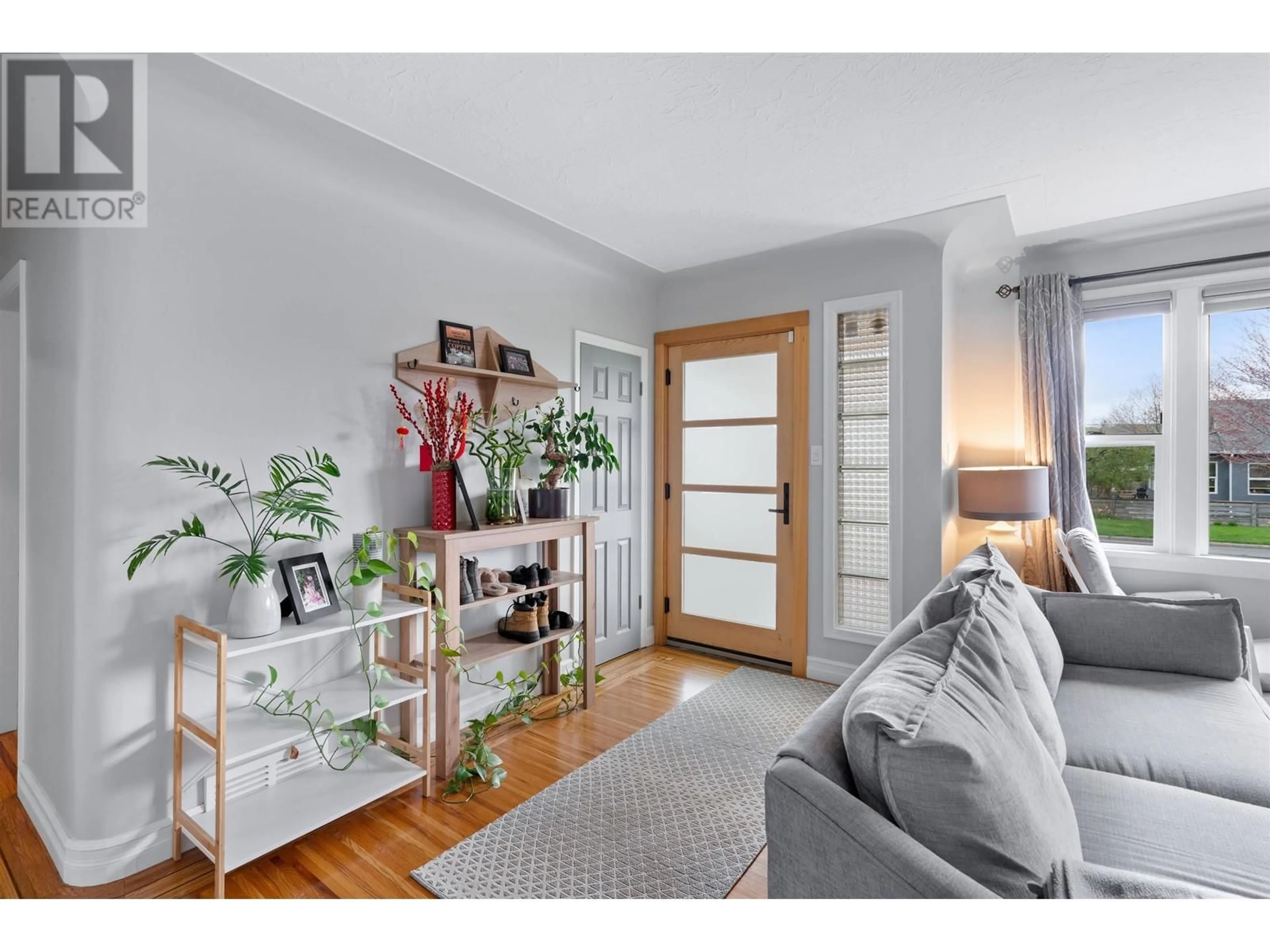 Living room with furniture, wood/laminate floor for 882 ALWARD STREET, Prince George British Columbia V2M2E9
