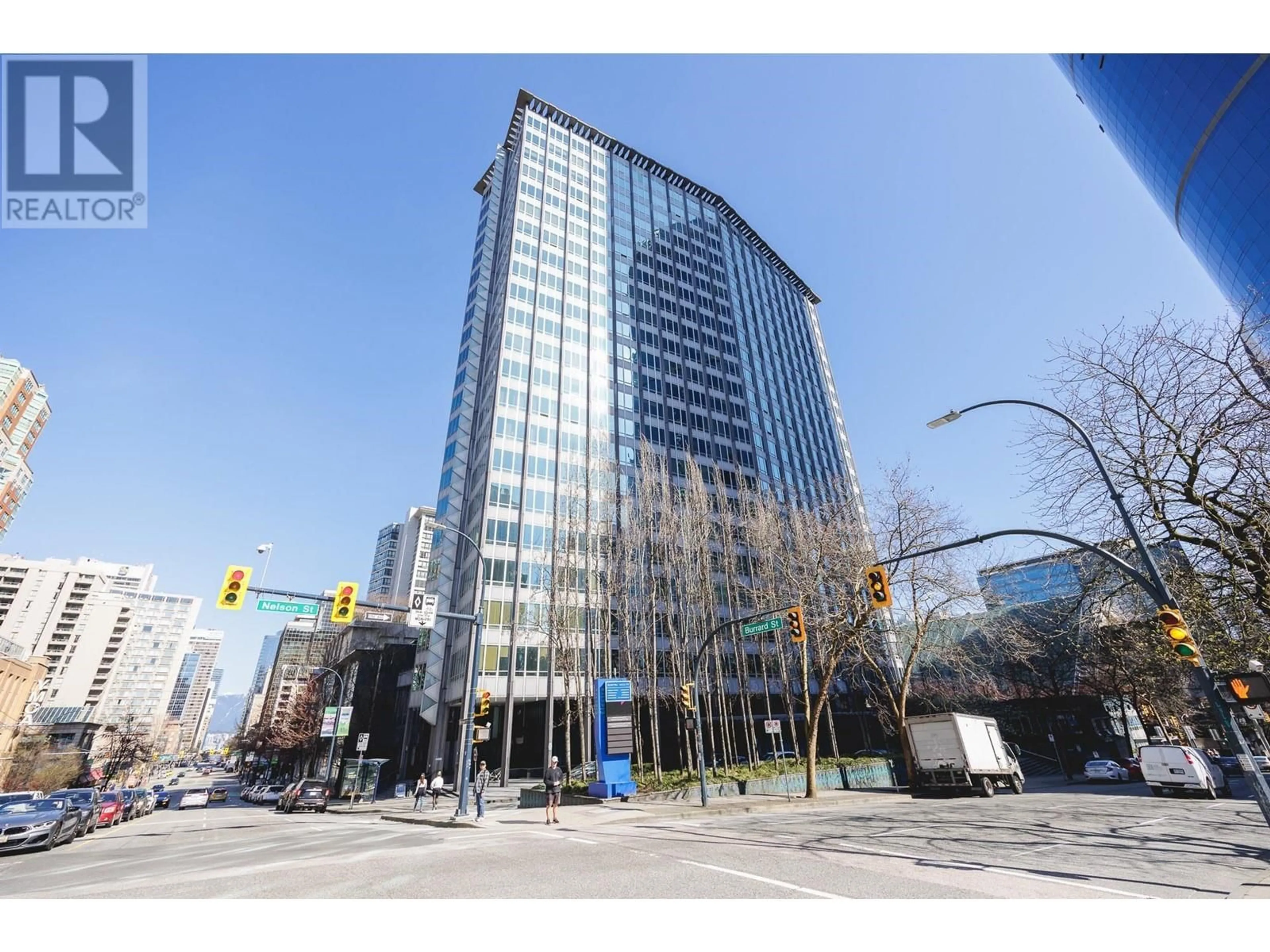 Indoor foyer for 1307 - 989 NELSON STREET, Vancouver British Columbia V6Z2S1