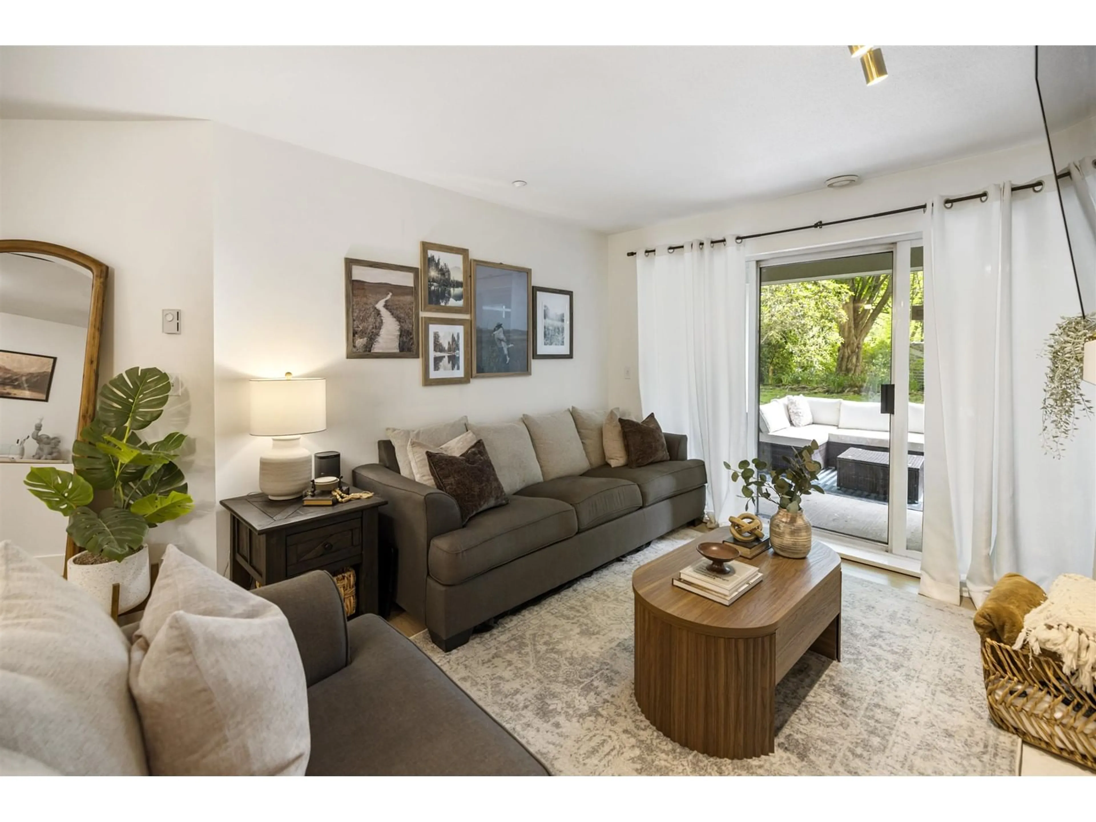 Living room with furniture, unknown for 108 - 20110 MICHAUD, Langley British Columbia V3A4B1