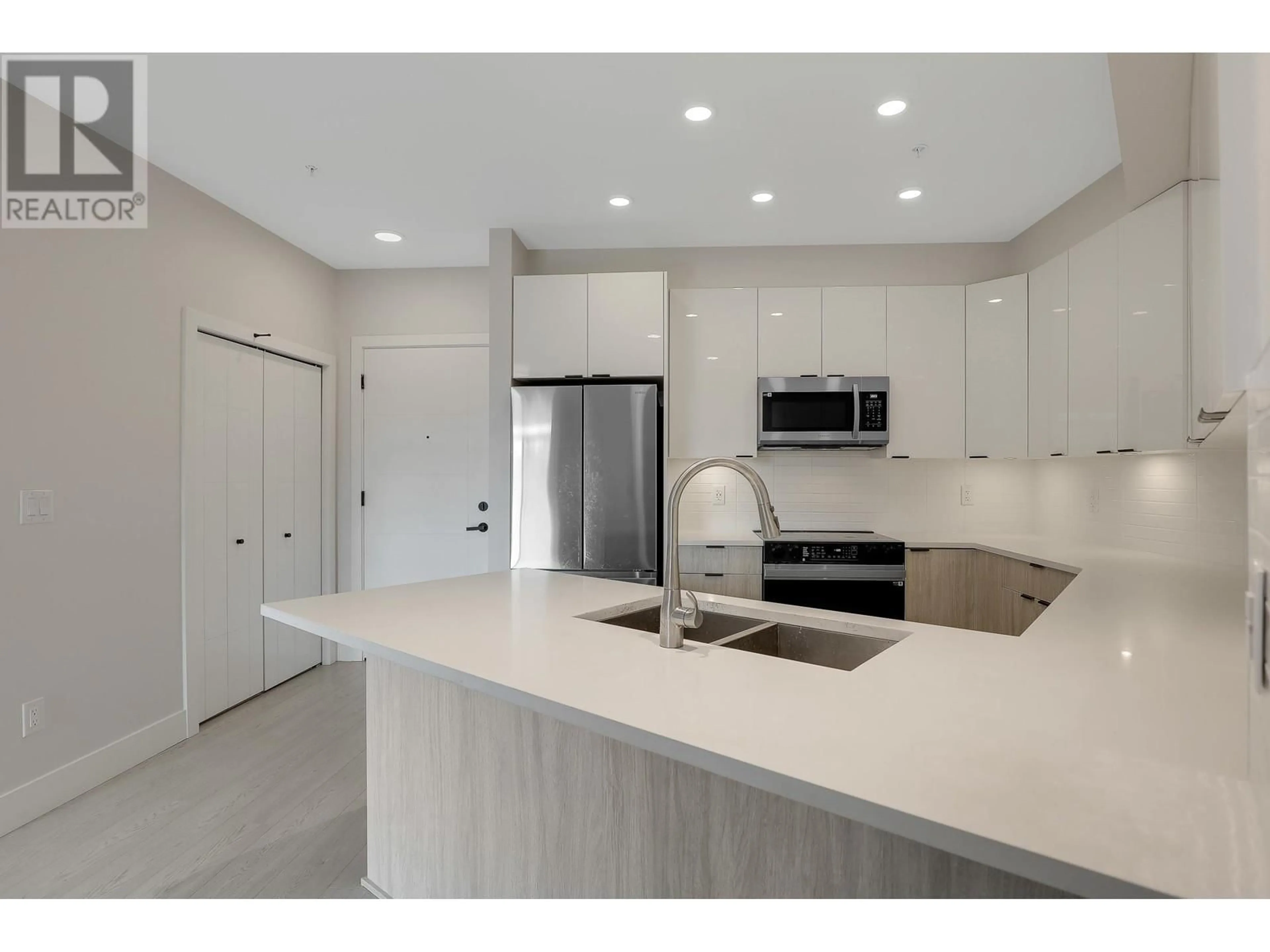 Open concept kitchen, ceramic/tile floor for 229 - 11655 FRASER STREET, Maple Ridge British Columbia V2X6W9