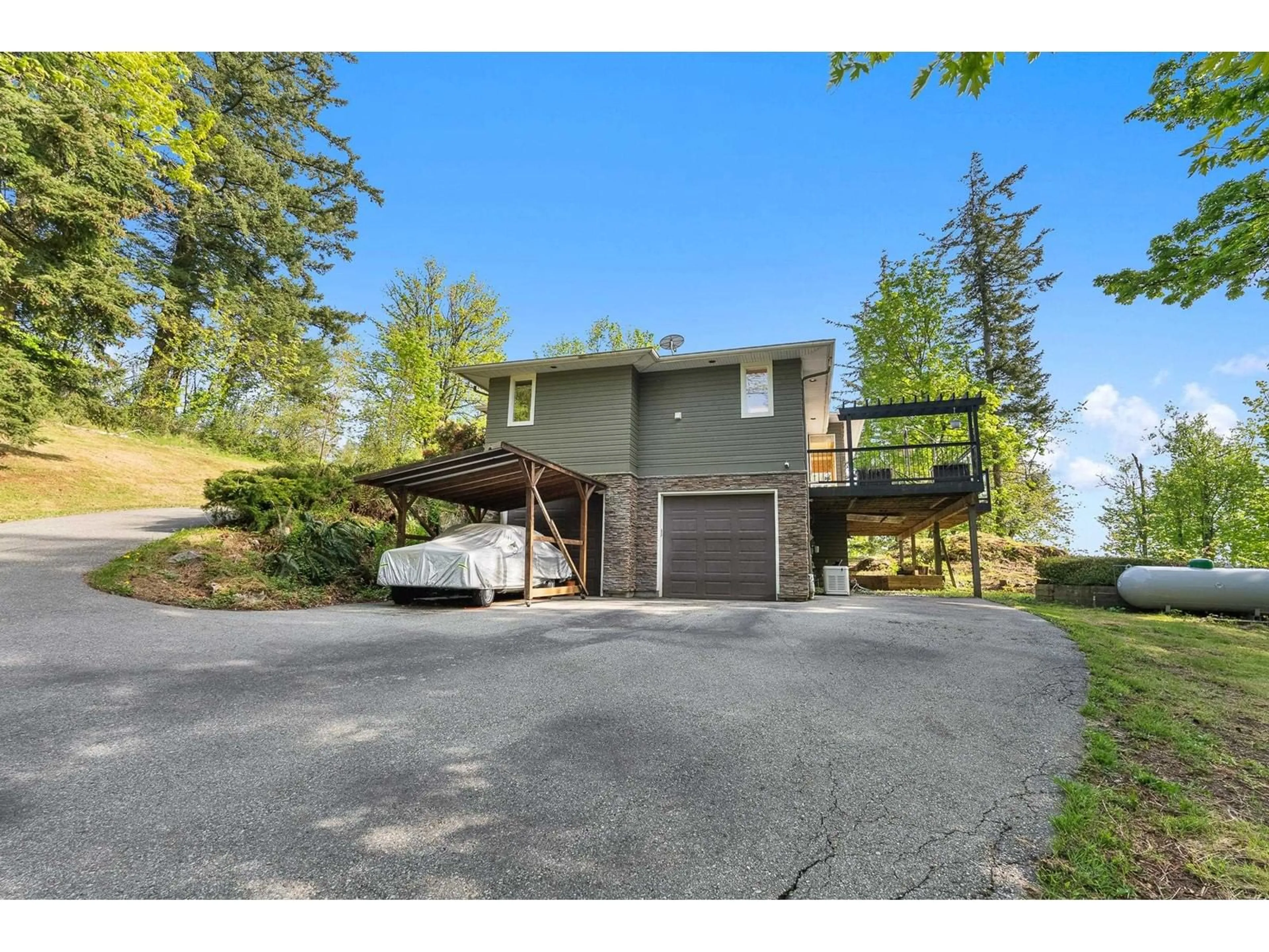 A pic from outside/outdoor area/front of a property/back of a property/a pic from drone, unknown for 4694 UDY, Abbotsford British Columbia V3L3A3