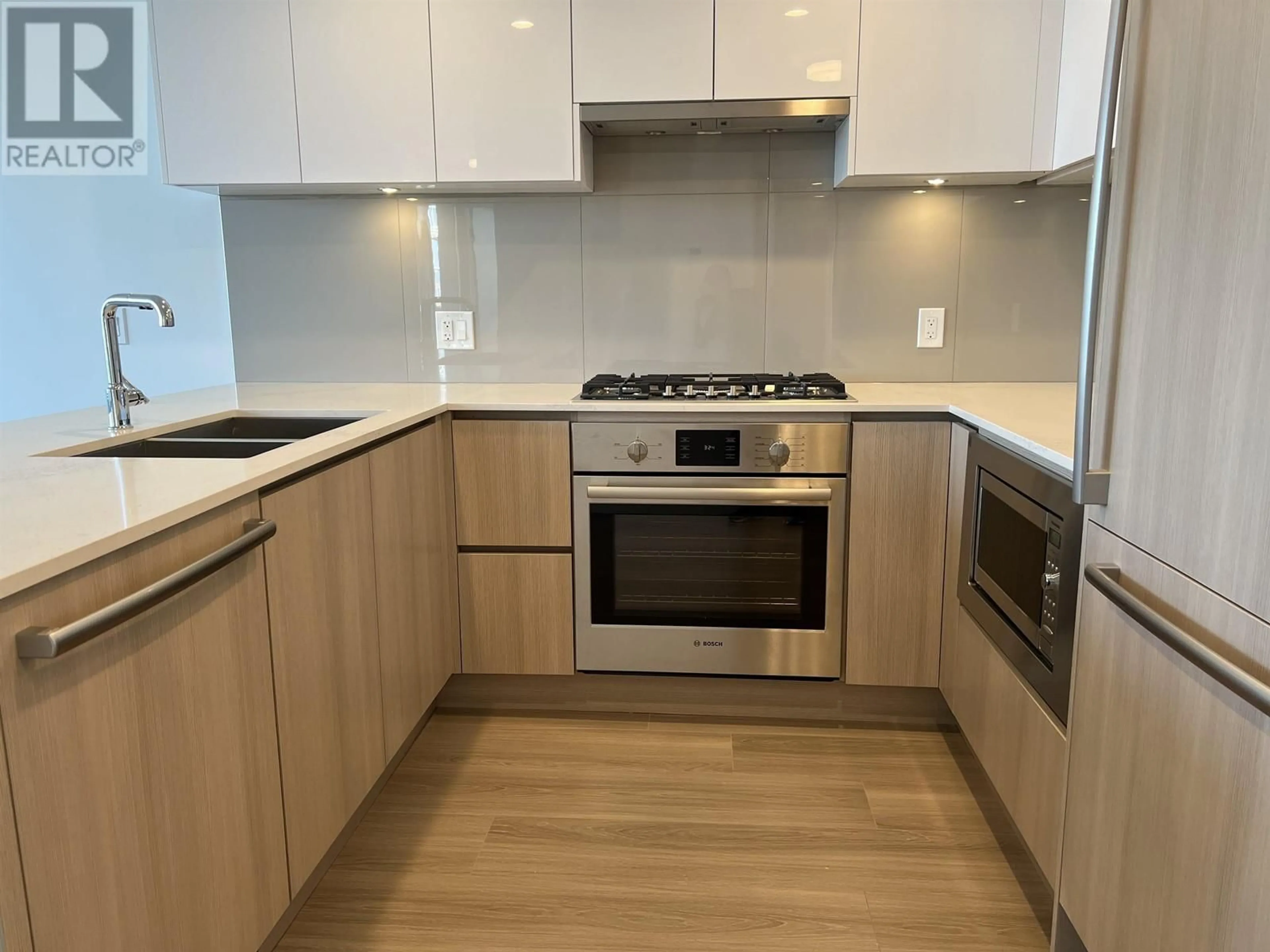 Standard kitchen, wood/laminate floor for 1405 - 618 CARNARVON STREET, New Westminster British Columbia V3M1E9