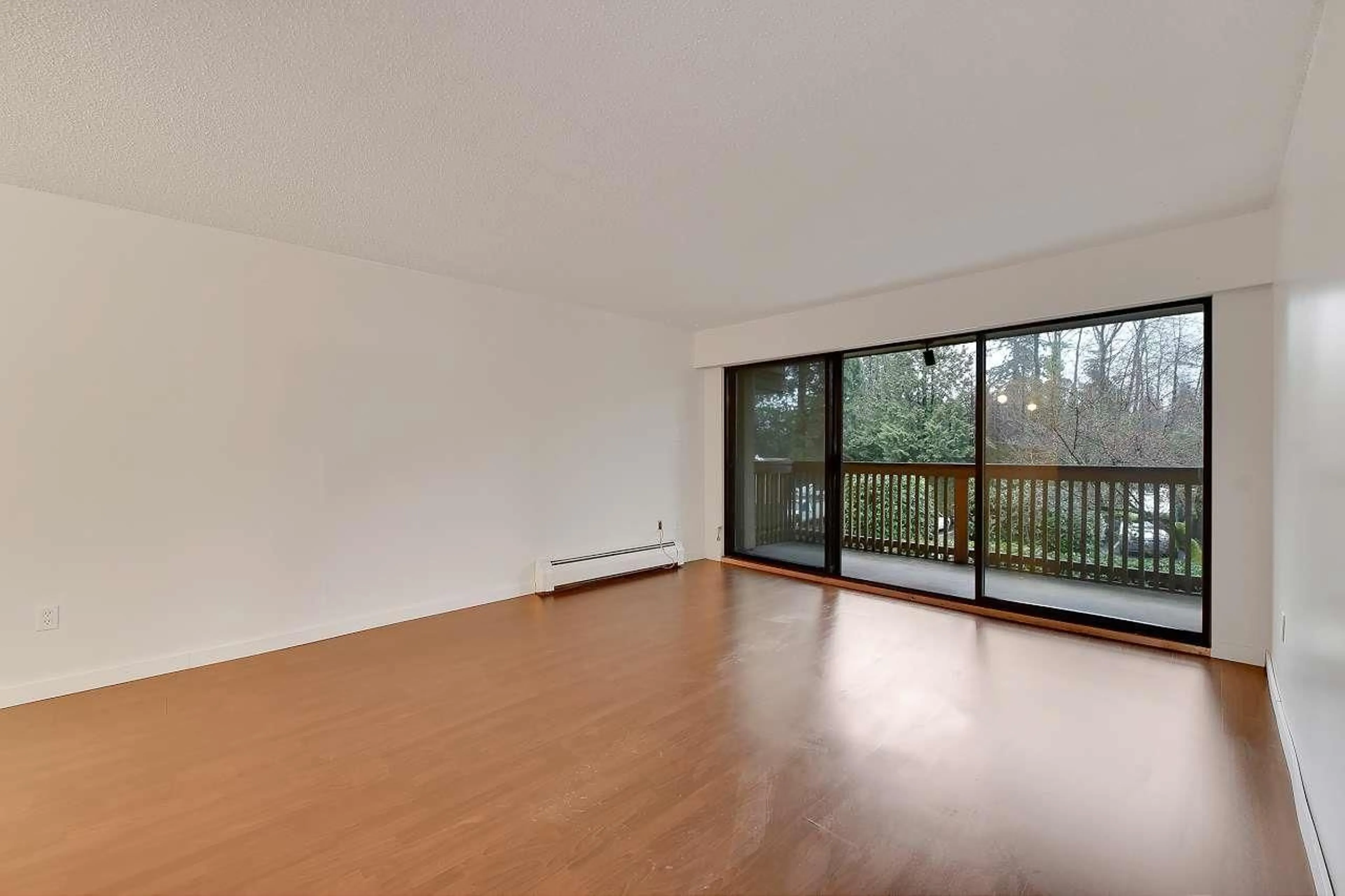A pic of a room for 212 - 14945 100TH, Surrey British Columbia V3R1J6