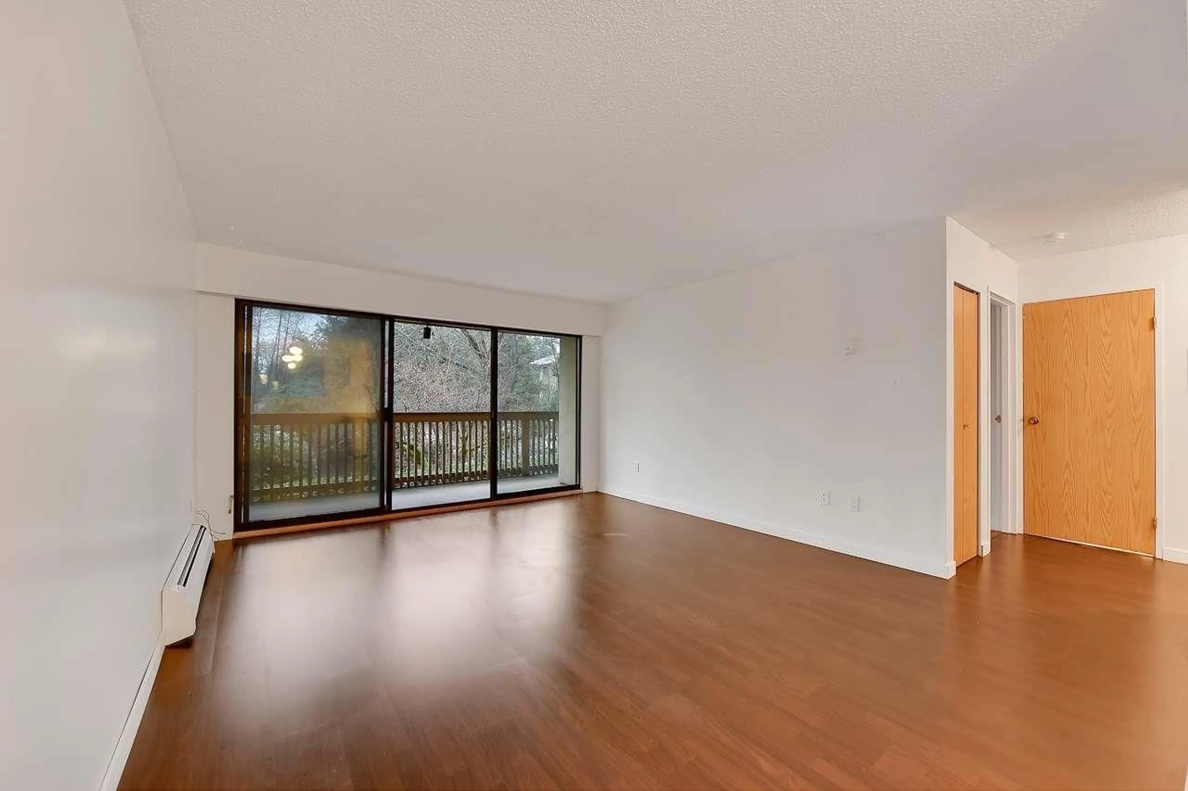 A pic of a room for 212 - 14945 100TH, Surrey British Columbia V3R1J6
