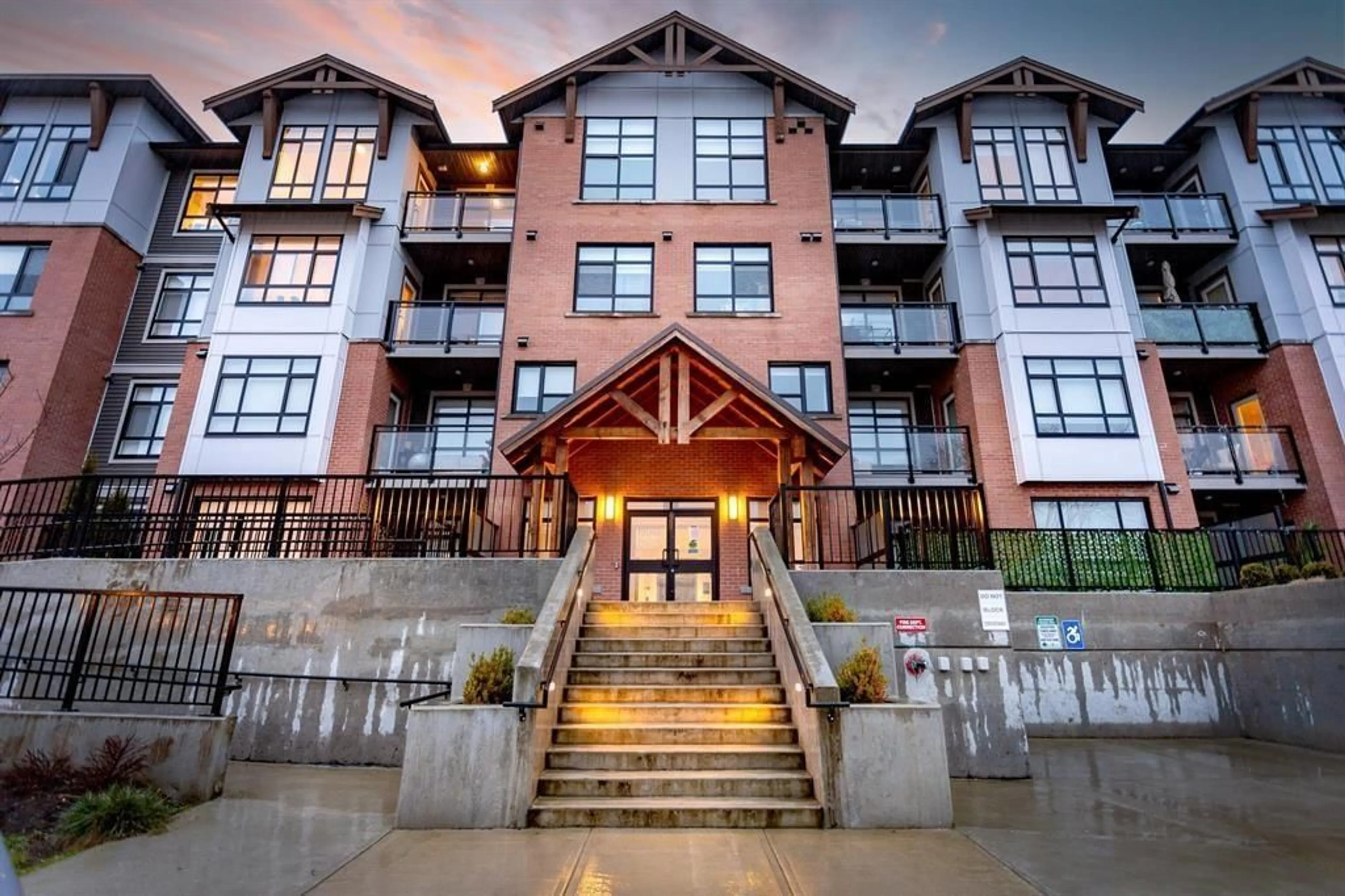 Indoor foyer for 217 - 19945 BRYDON, Langley British Columbia V3A0P4