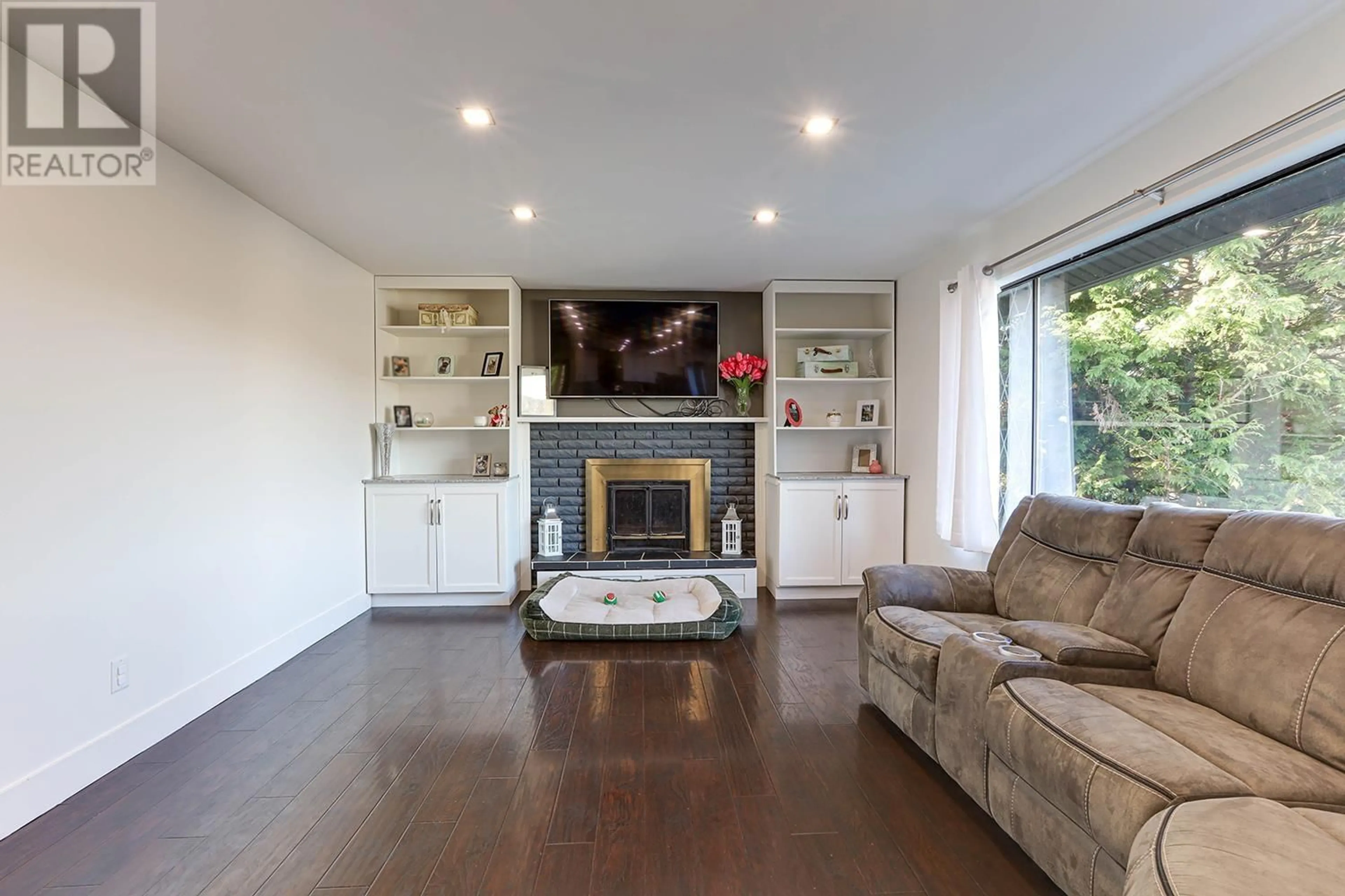 Living room with furniture, unknown for 22764 124 AVENUE, Maple Ridge British Columbia V2X4K1