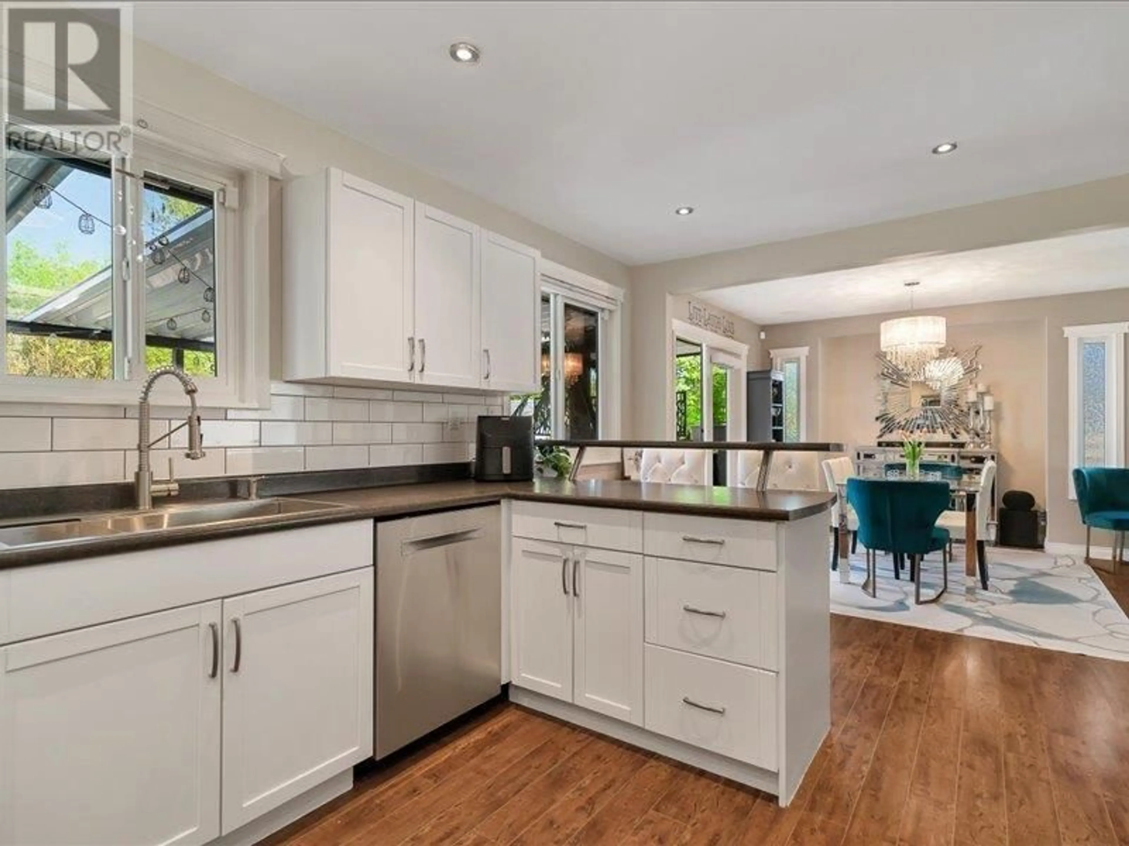Open concept kitchen, ceramic/tile floor for 21125 COOK AVENUE, Maple Ridge British Columbia V2X7P7