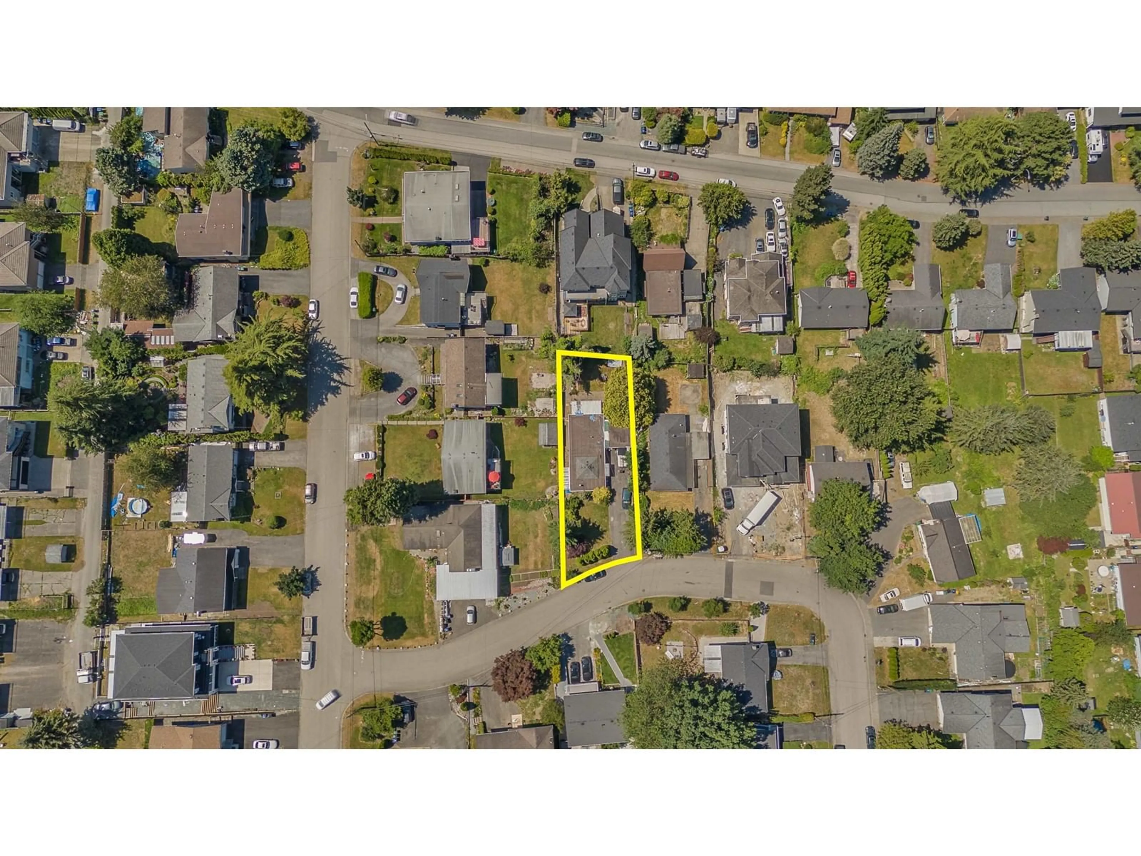 A pic from outside/outdoor area/front of a property/back of a property/a pic from drone, street for 11277 134, Surrey British Columbia V3R2Z2