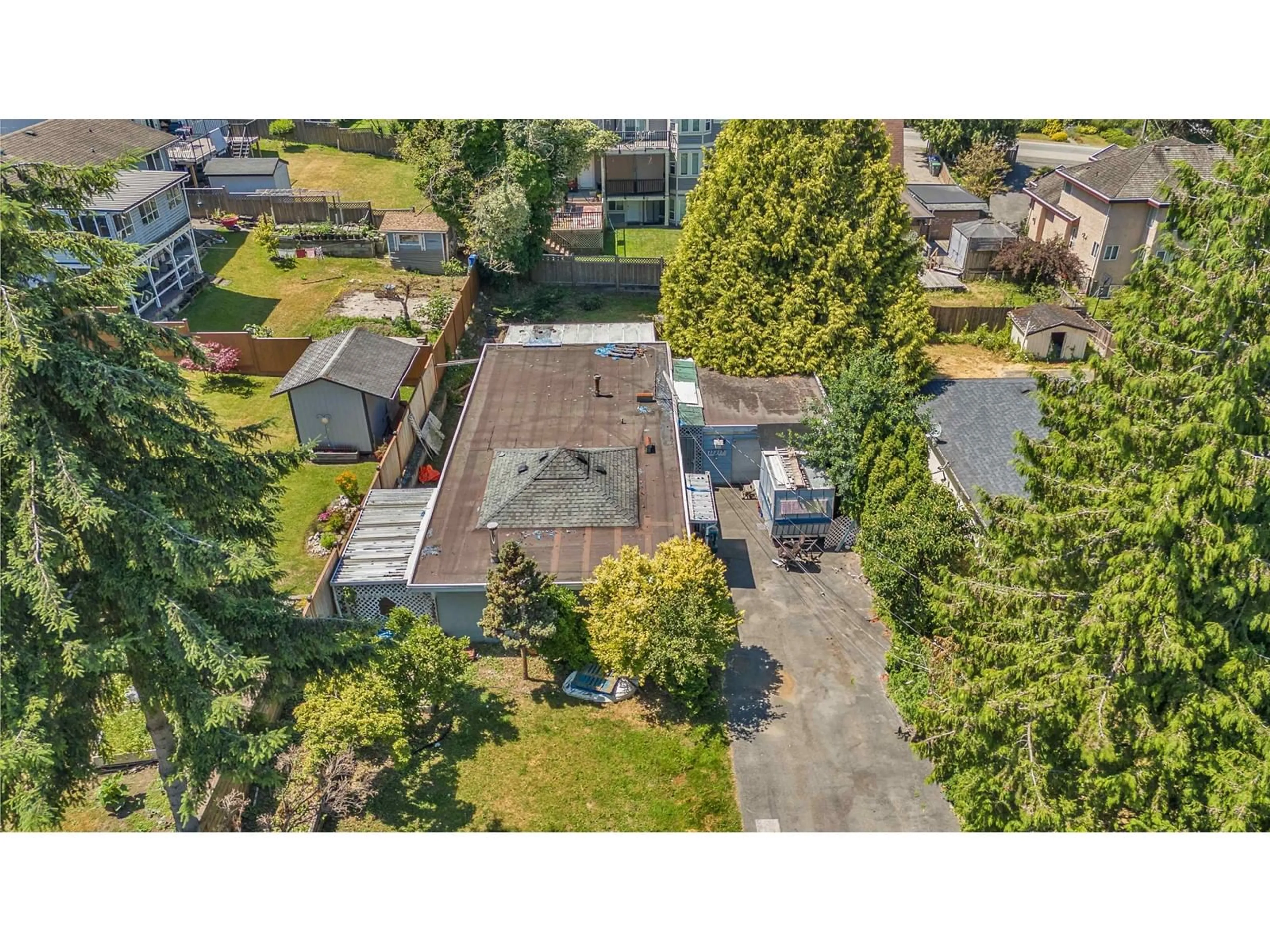 A pic from outside/outdoor area/front of a property/back of a property/a pic from drone, street for 11277 134, Surrey British Columbia V3R2Z2