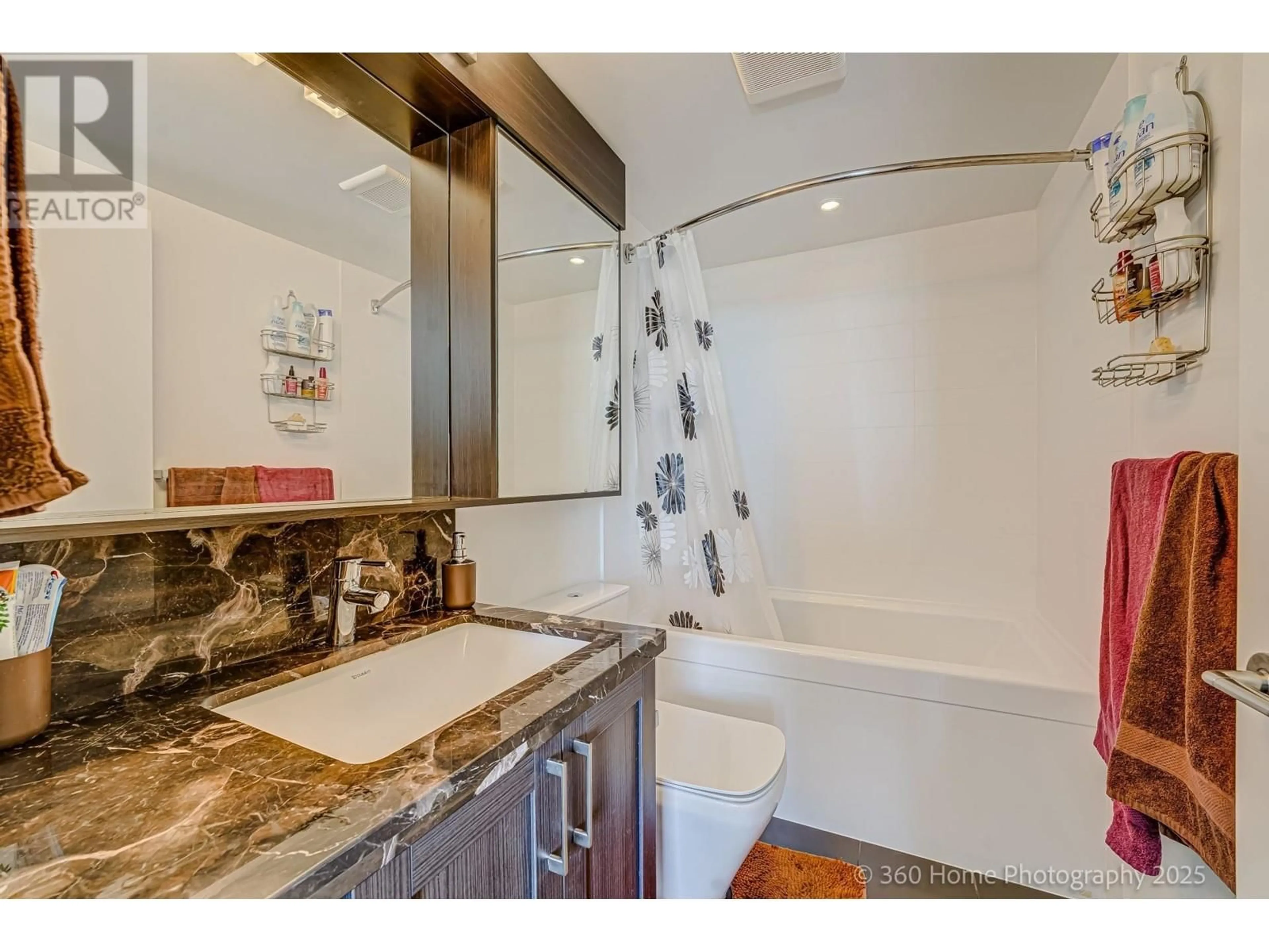 Standard bathroom, ceramic/tile floor for 2604 - 5665 BOUNDARY ROAD, Vancouver British Columbia V5R0E4