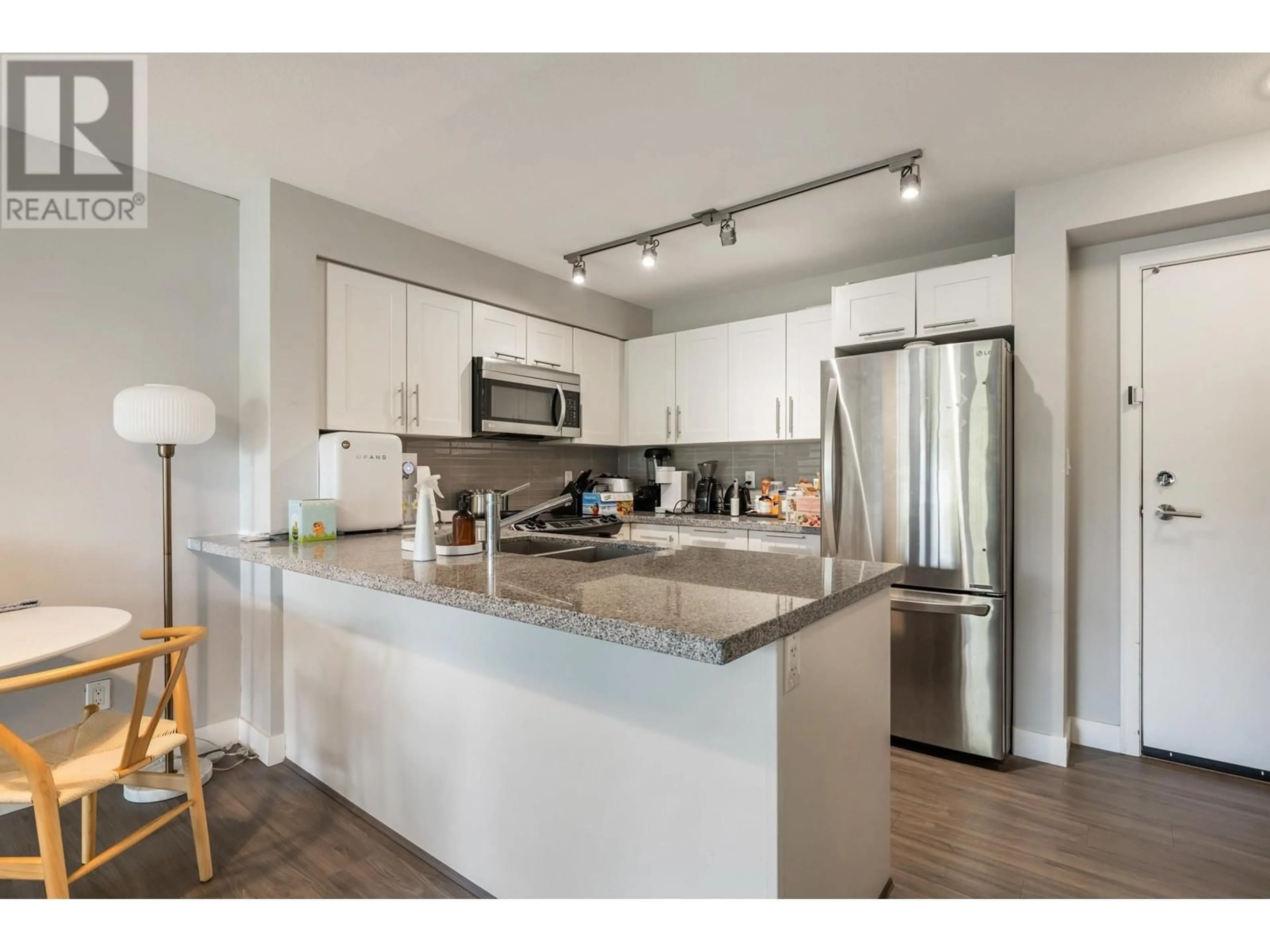 Open concept kitchen, wood/laminate floor for 305 - 12075 EDGE STREET, Maple Ridge British Columbia V2X9E6