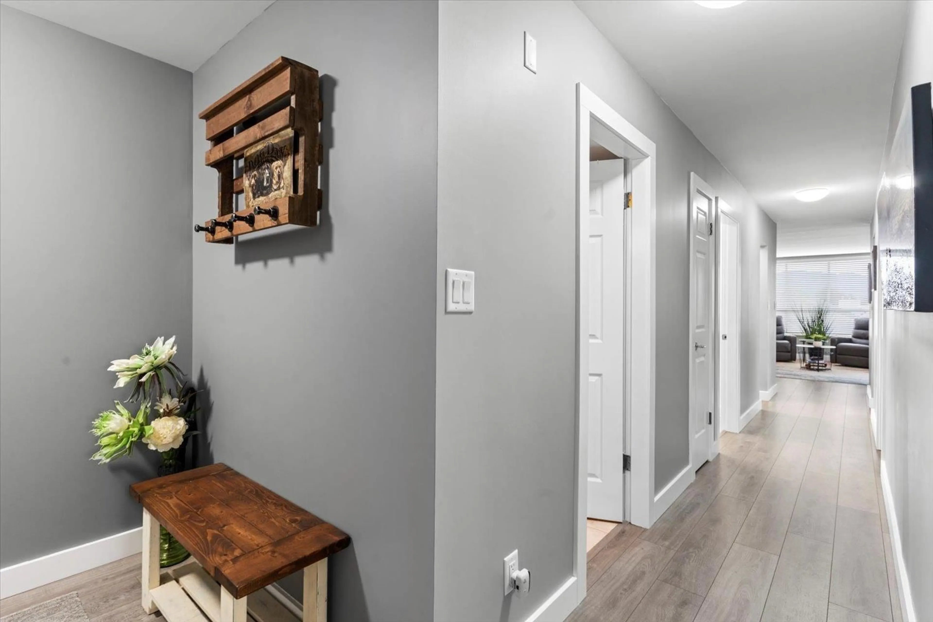 Indoor entryway for 504 - 45765 SPADINA AVENUE, Chilliwack British Columbia V2P1T5