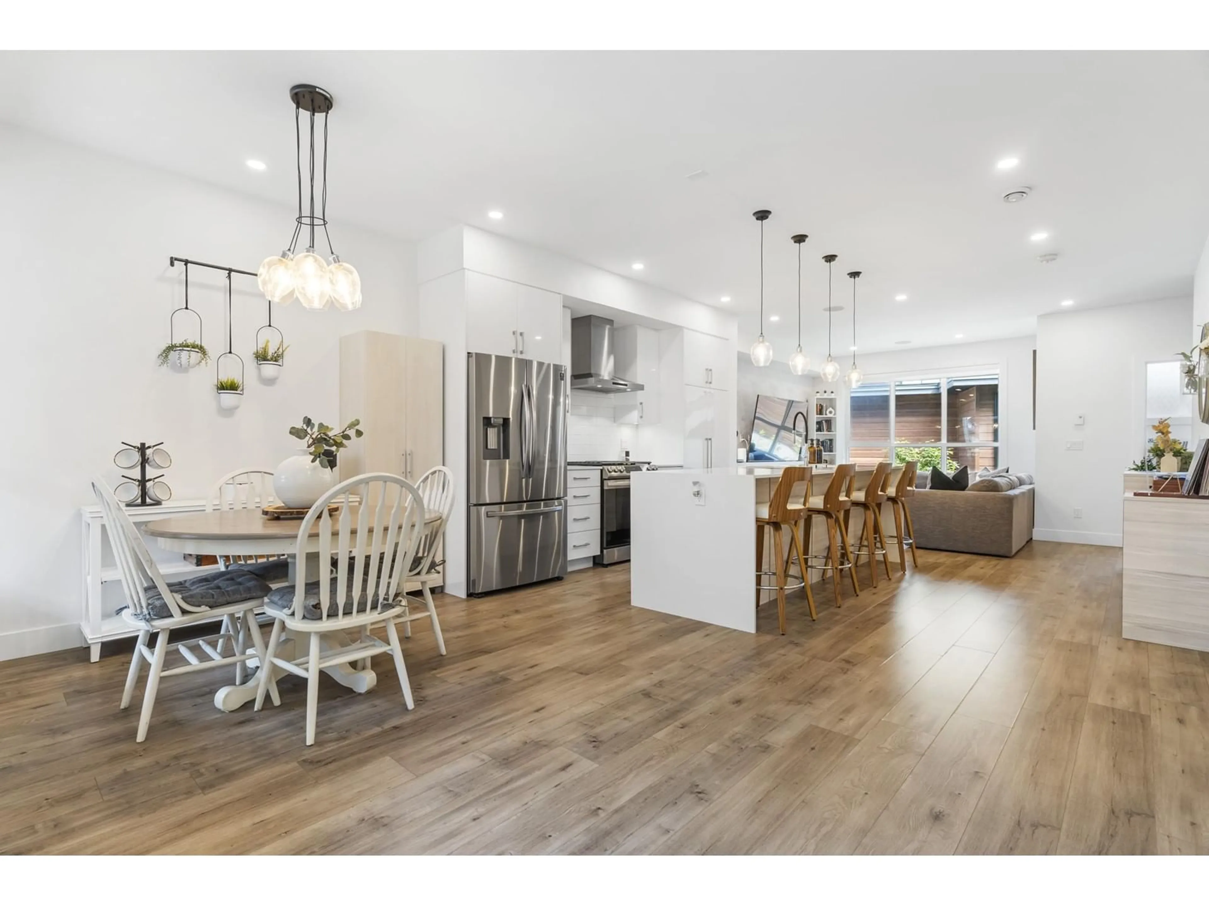 Open concept kitchen, wood/laminate floor for 55 - 7177 194A, Surrey British Columbia V4N6V6