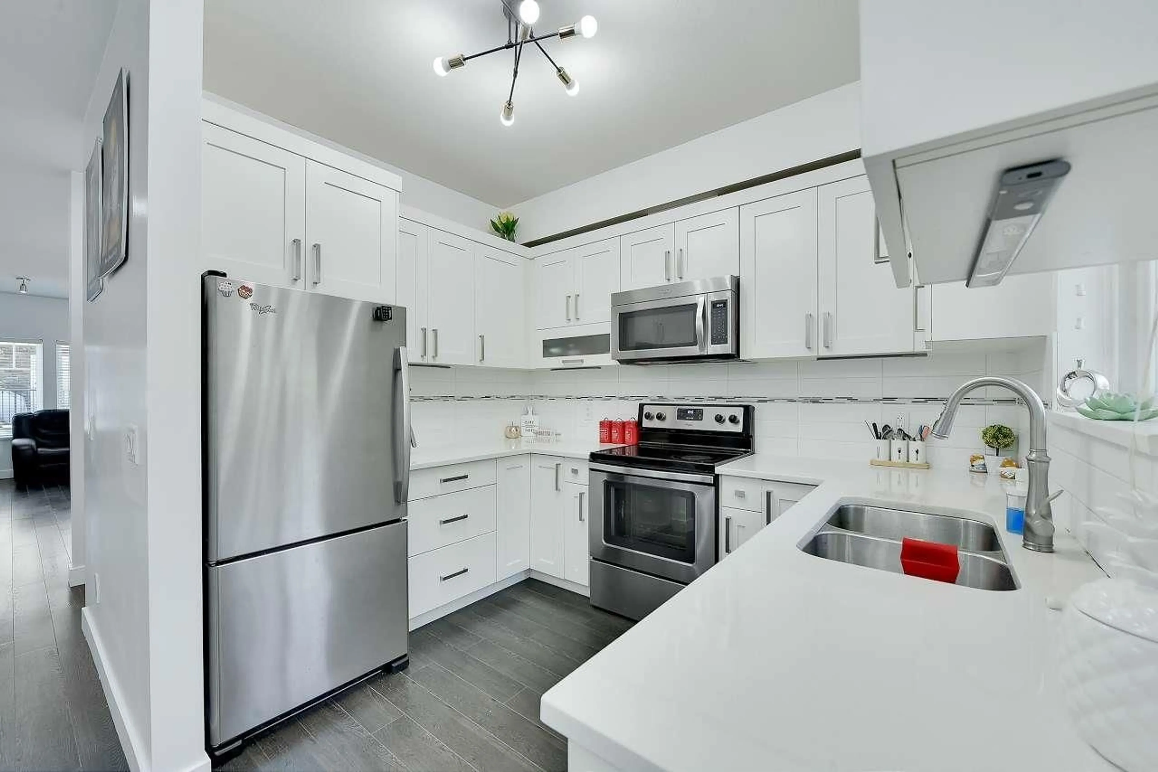 Standard kitchen, unknown for 10 - 13864 HYLAND, Surrey British Columbia V3W2C3