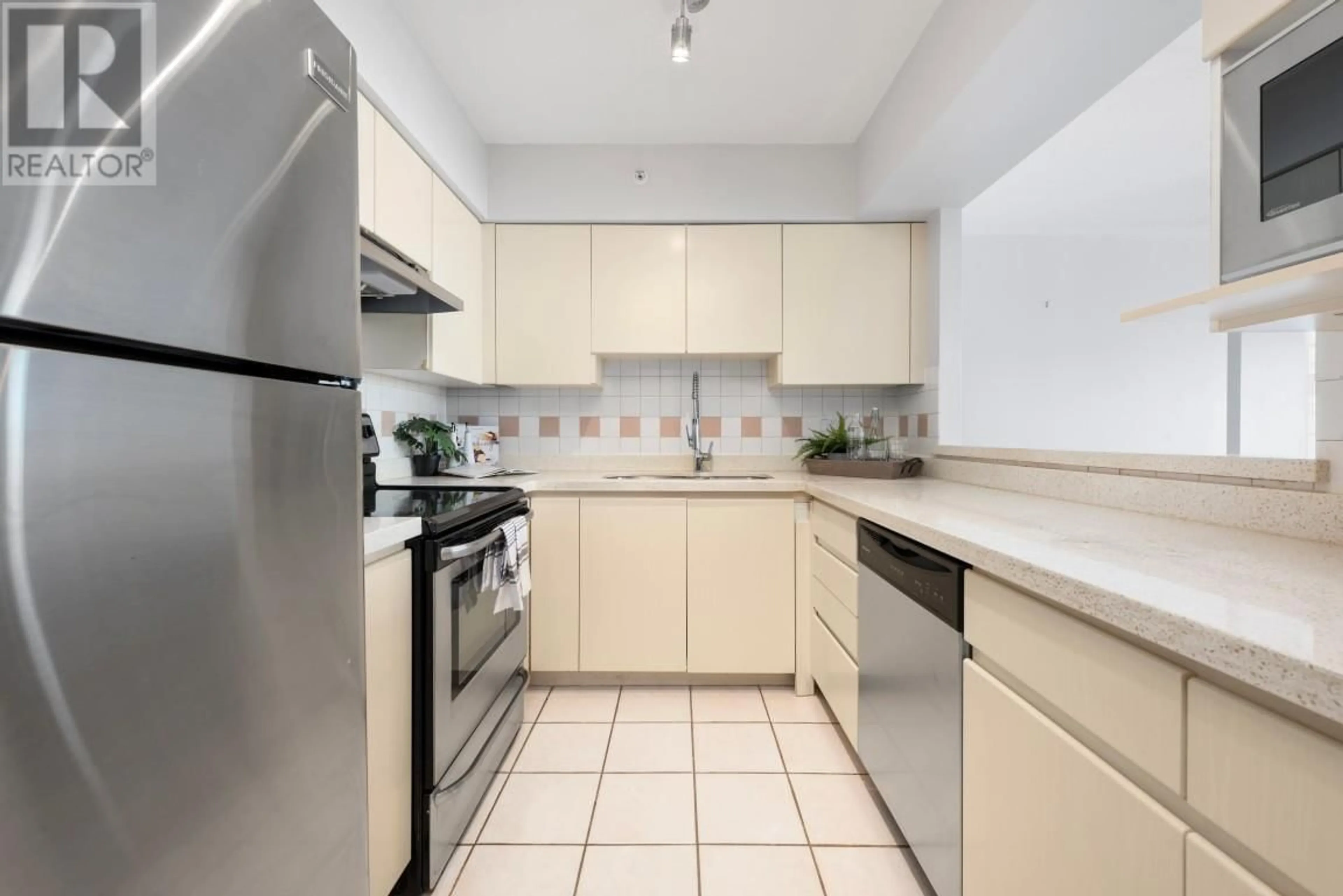 Standard kitchen, unknown for 1005 - 8248 LANSDOWNE ROAD, Richmond British Columbia V6X3Y9