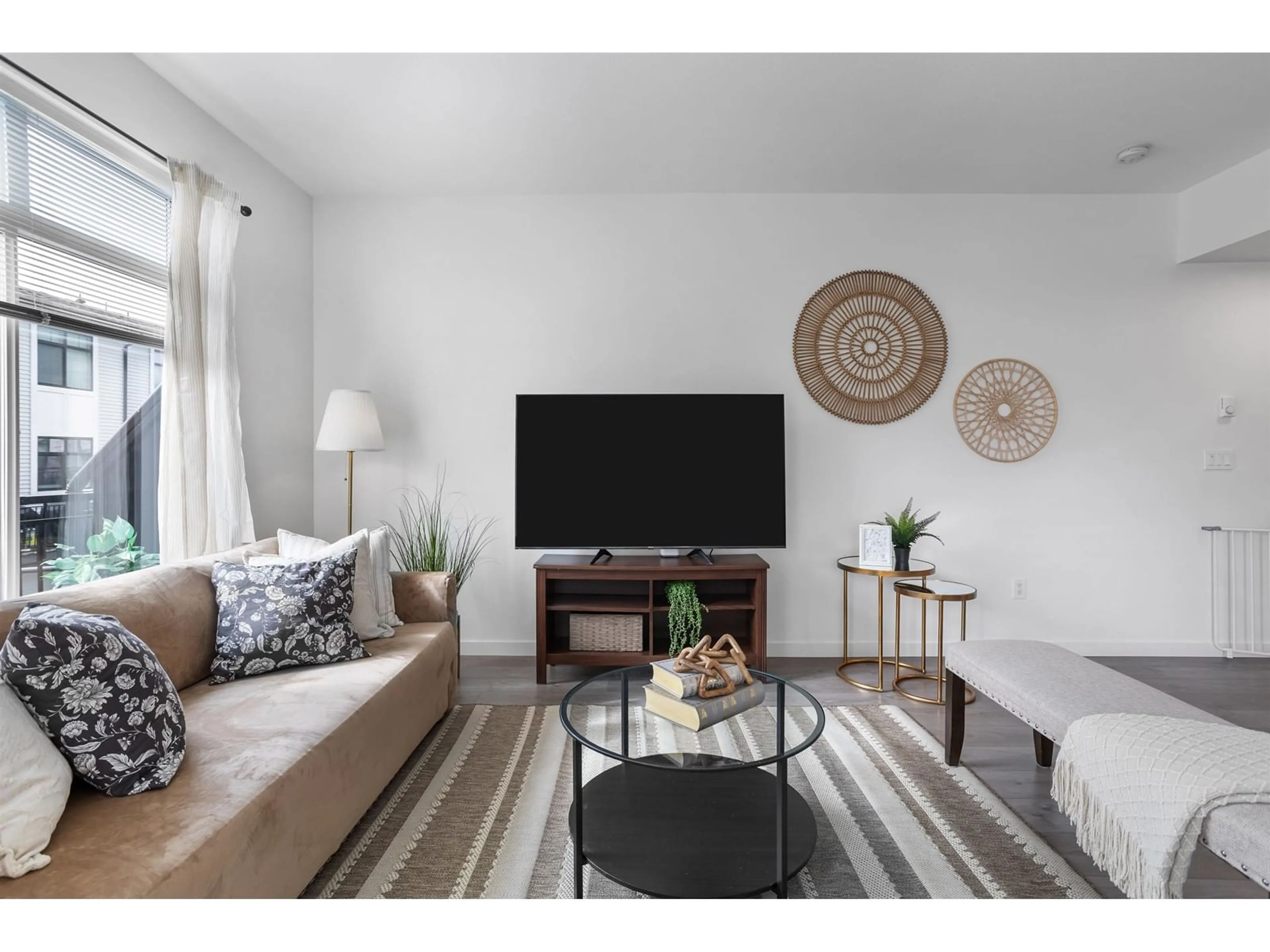 Living room with furniture, unknown for 24 - 15235 SITKA, Surrey British Columbia V3S0A9