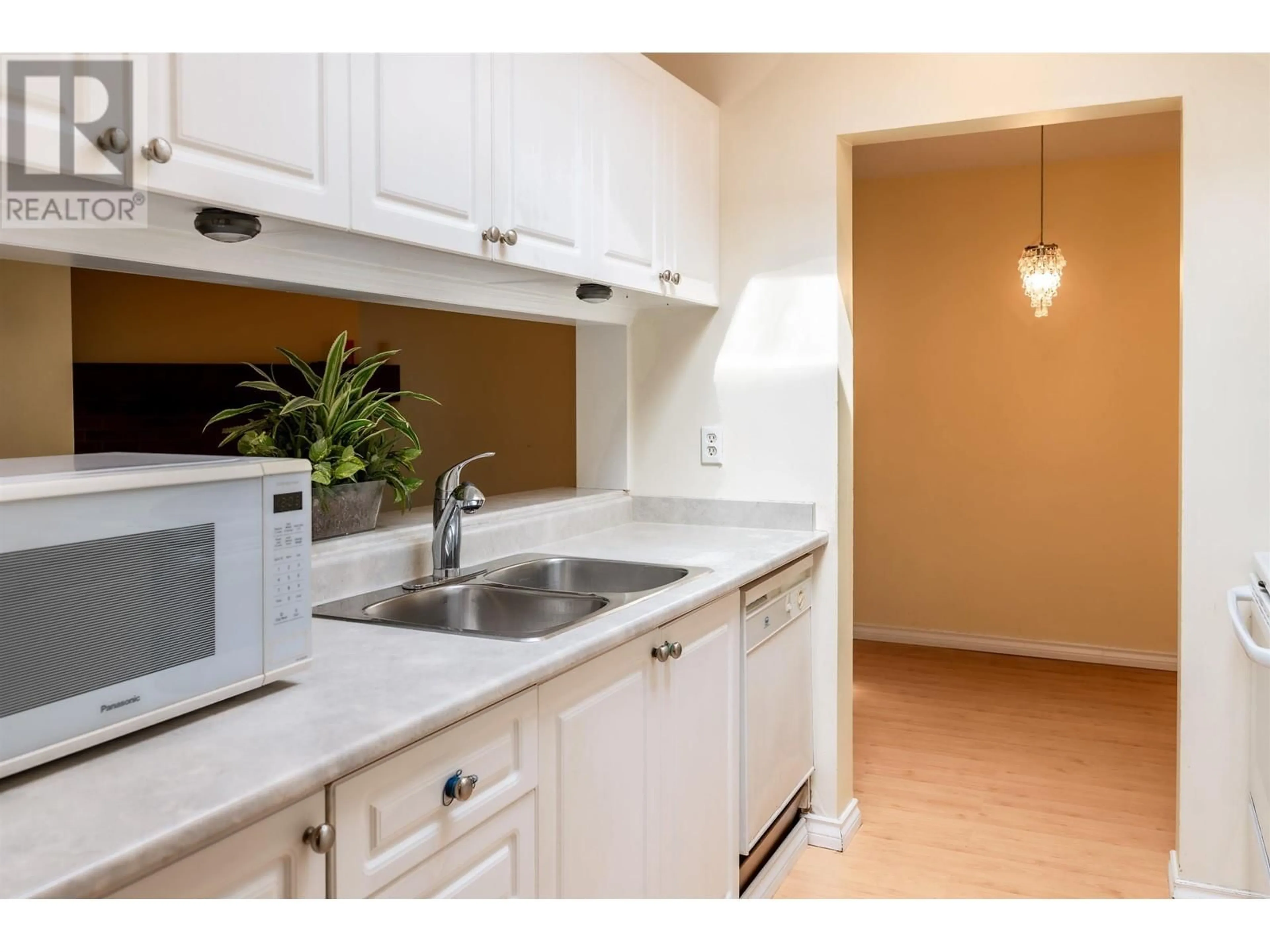 Standard kitchen, unknown for 335 - 7651 MINORU BOULEVARD, Richmond British Columbia V6Y1Z3