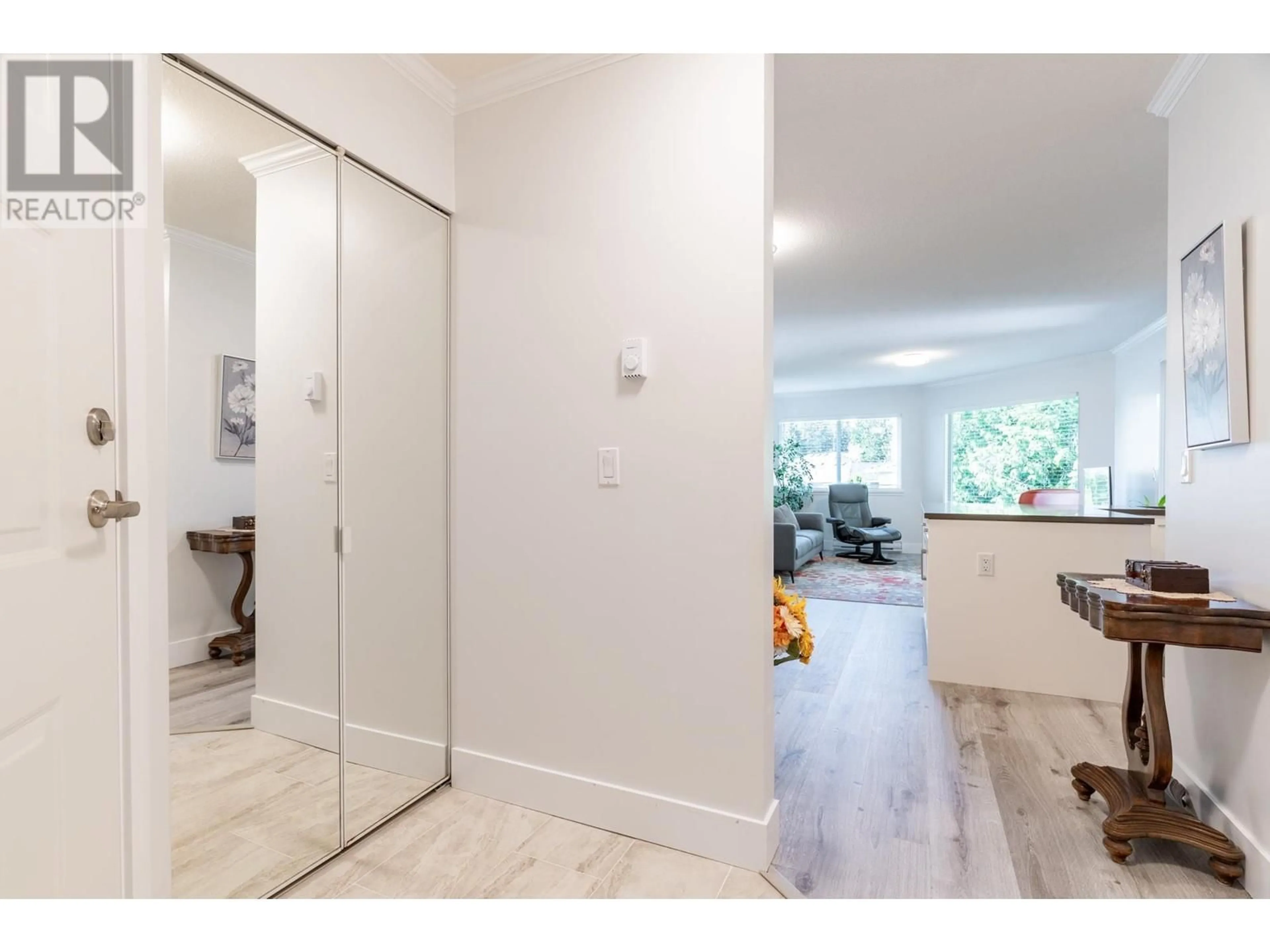 Indoor entryway for 406 - 450 BROMLEY STREET, Coquitlam British Columbia V3K6S5