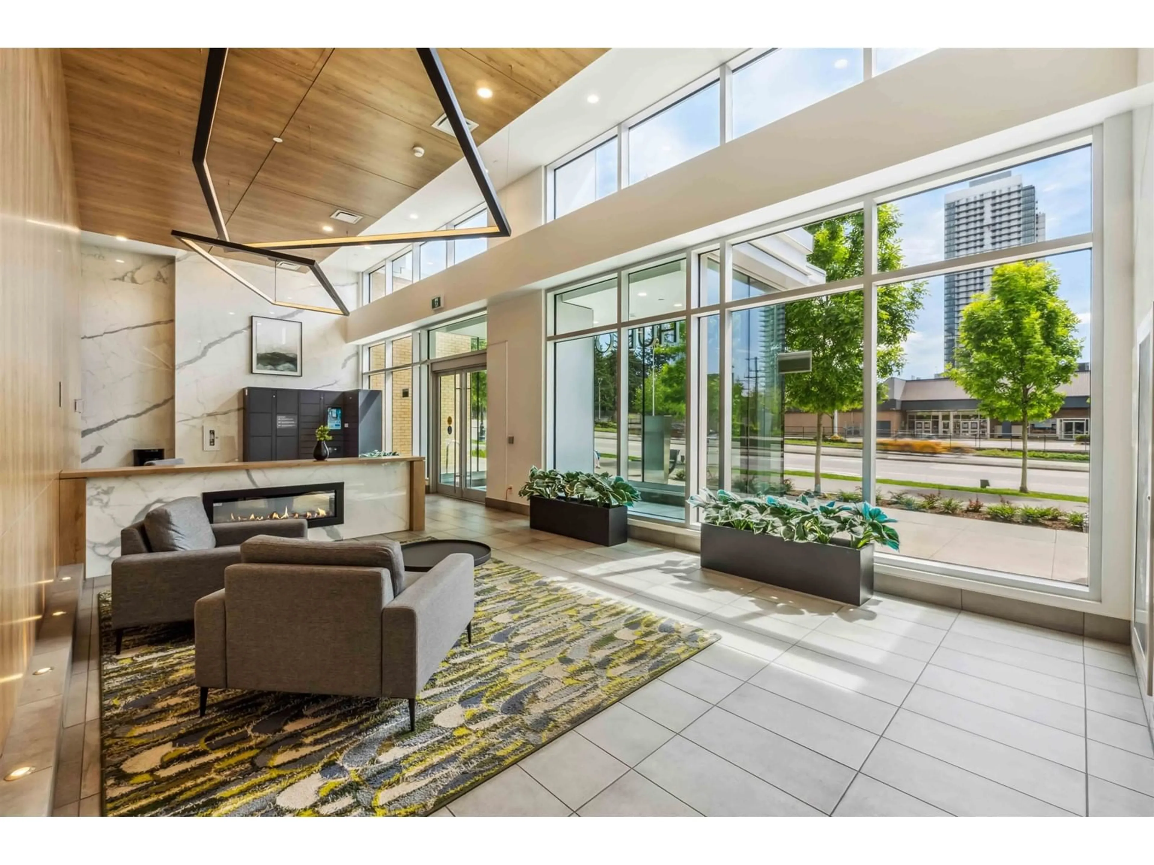 Indoor foyer for 1504 - 13615 FRASER, Surrey British Columbia V3T0P7