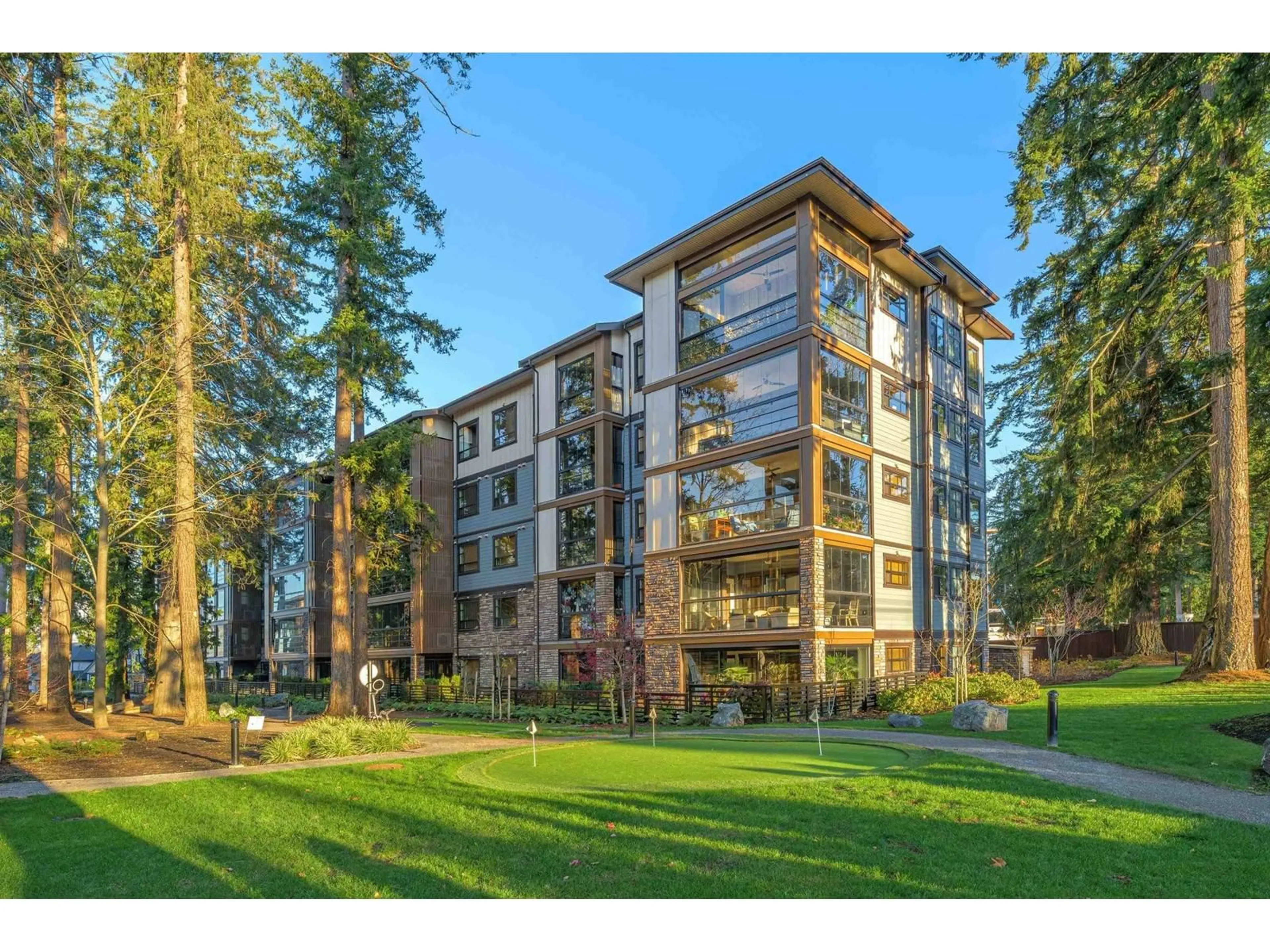 A pic from outside/outdoor area/front of a property/back of a property/a pic from drone, unknown for 504 - 3535 146A, Surrey British Columbia V4P0H2