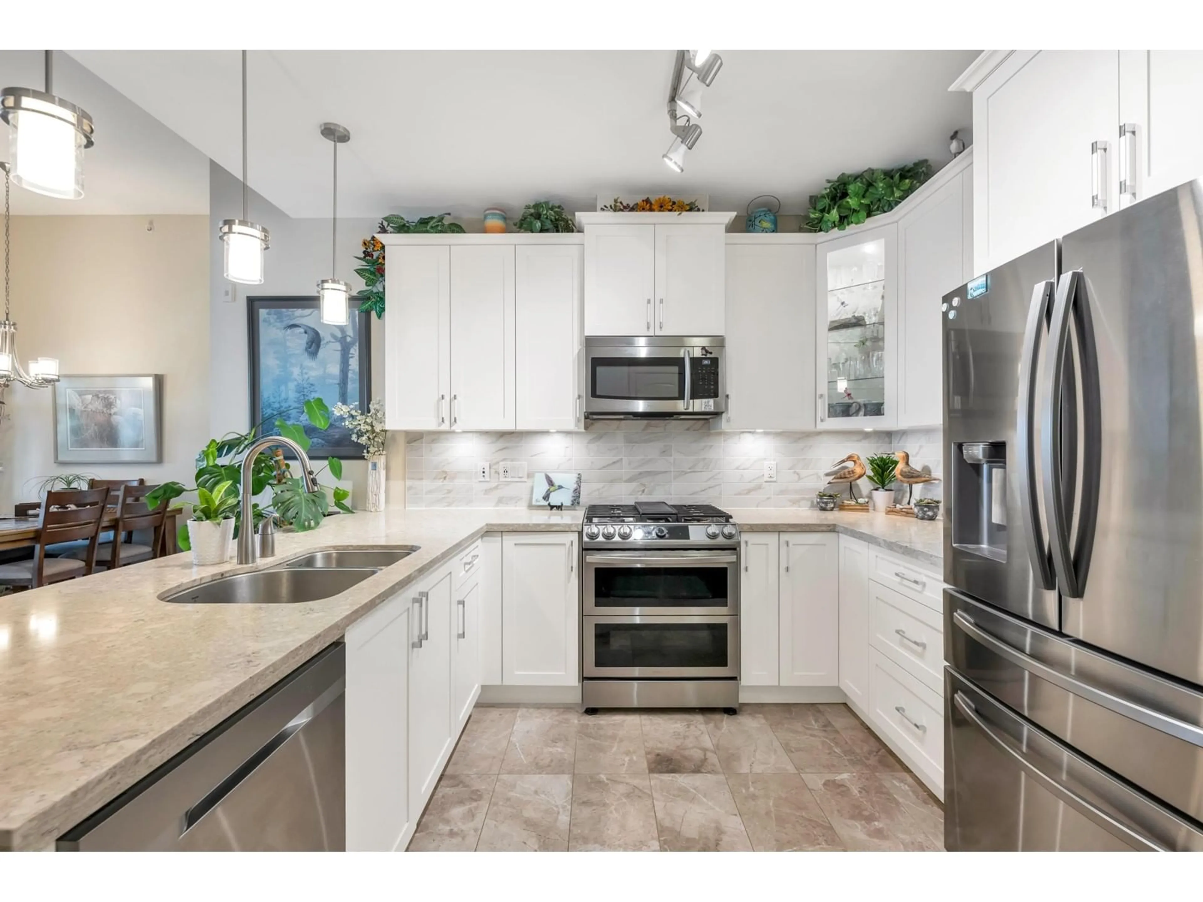 Open concept kitchen, ceramic/tile floor for 504 - 3535 146A, Surrey British Columbia V4P0H2