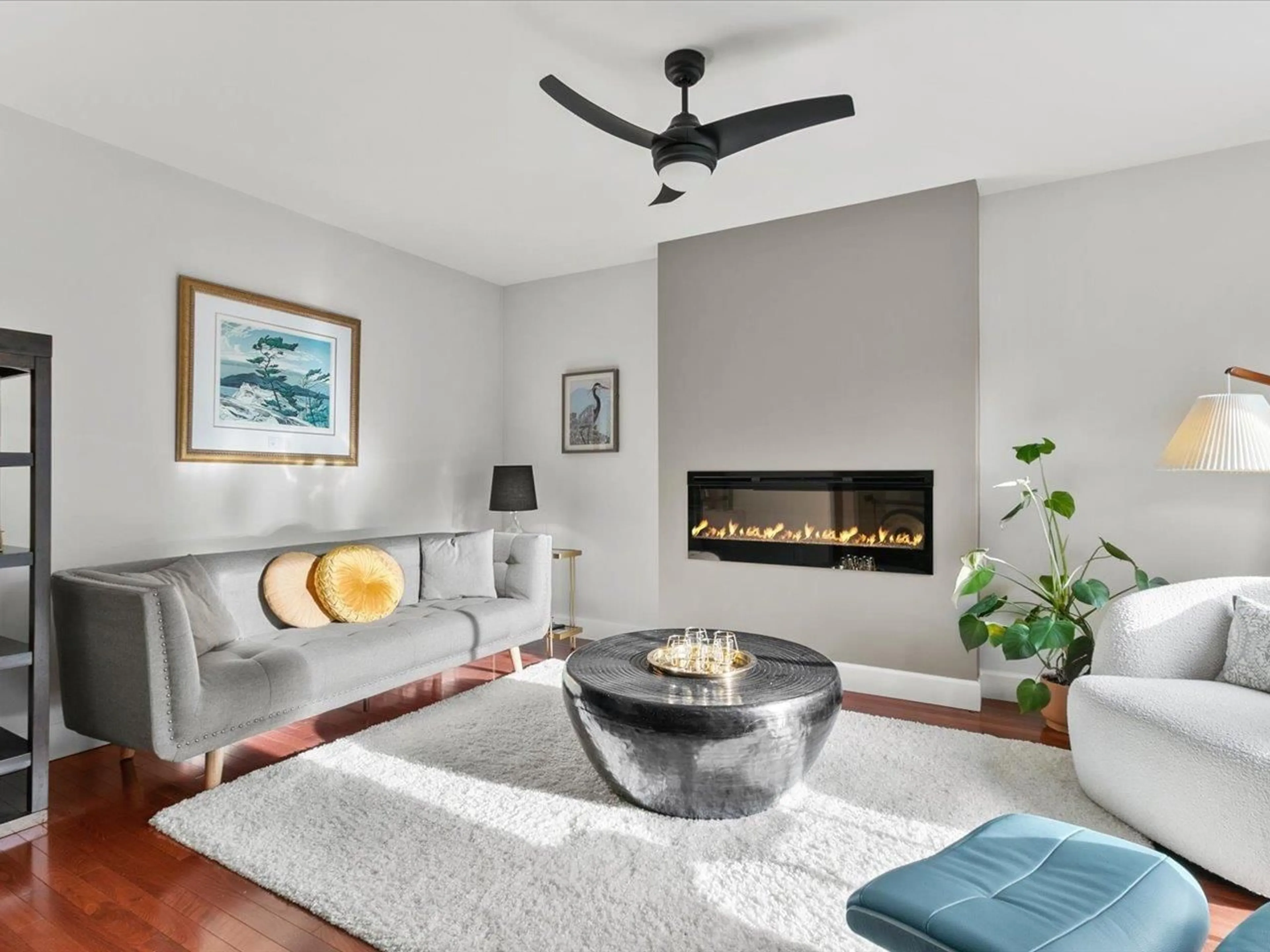 Living room with furniture, unknown for 3711 NICO WYND, Surrey British Columbia V4P1J1