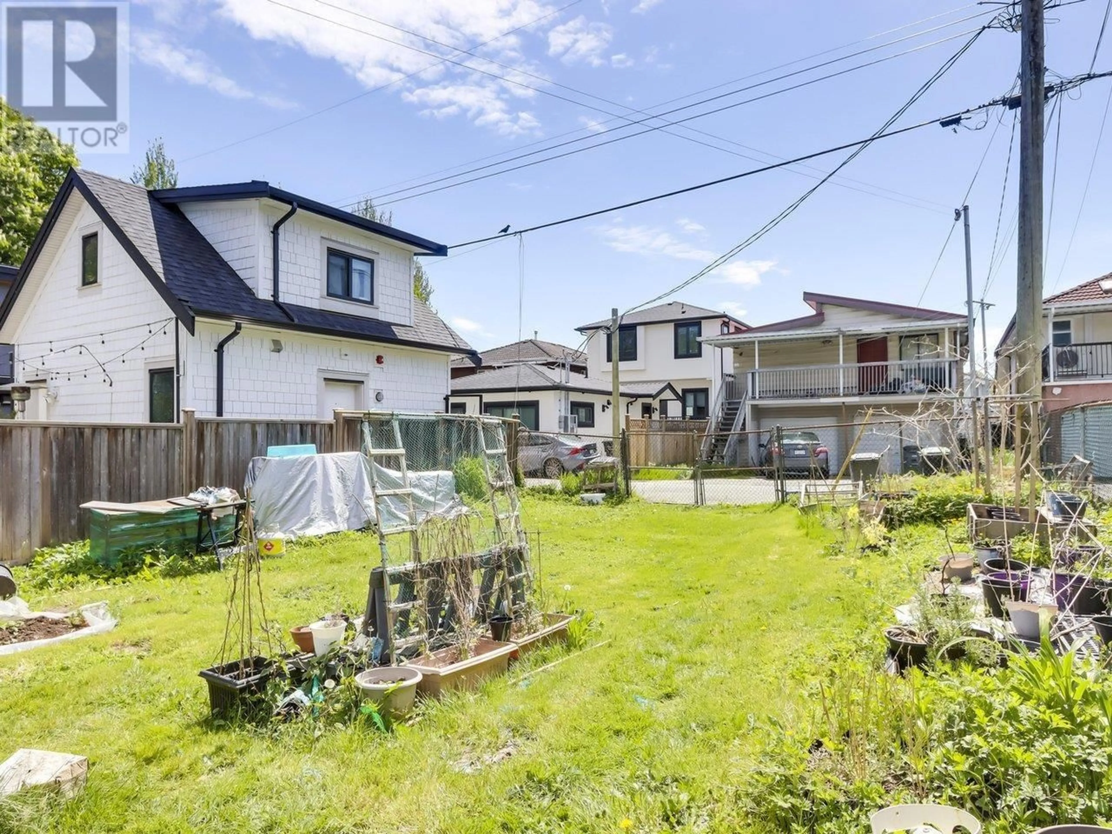 A pic from outside/outdoor area/front of a property/back of a property/a pic from drone, street for 3280 GEORGIA STREET, Vancouver British Columbia V5K2L3