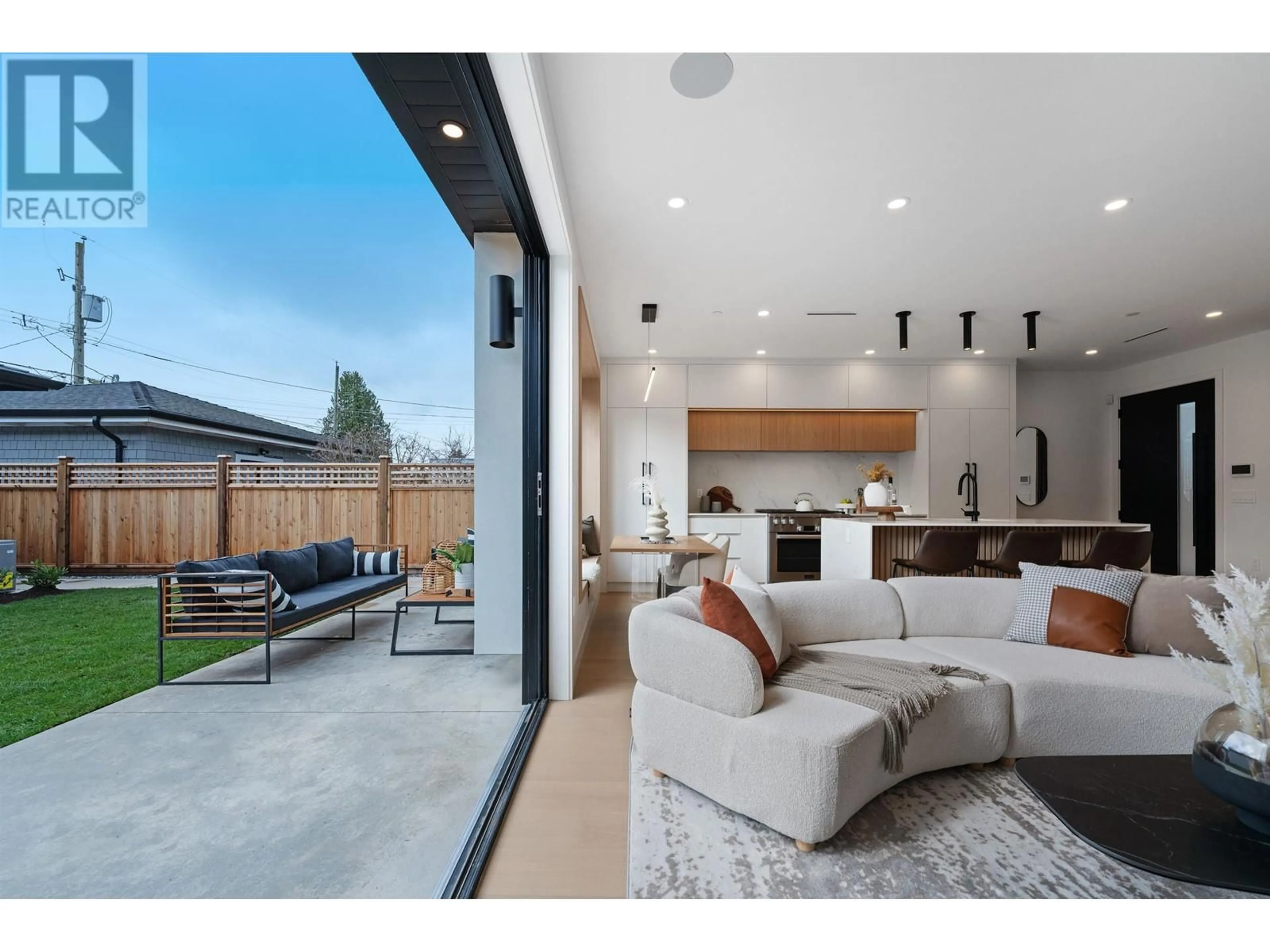 Unknown for 2 - 3880 23RD AVENUE, Vancouver British Columbia V6S1K9