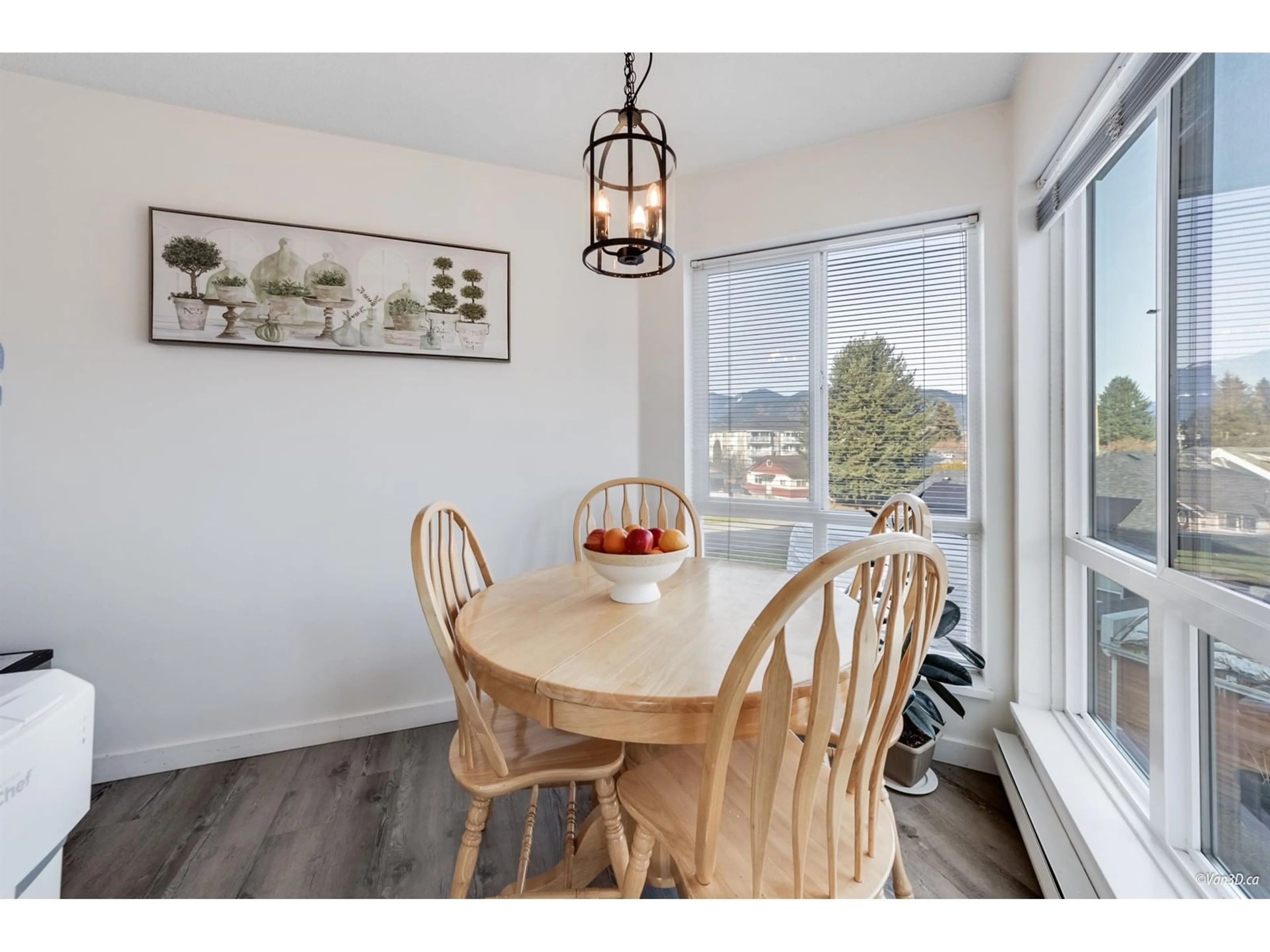 Dining room, wood/laminate floor for 306 - 45773 VICTORIA AVENUE, Chilliwack British Columbia V2P2T4