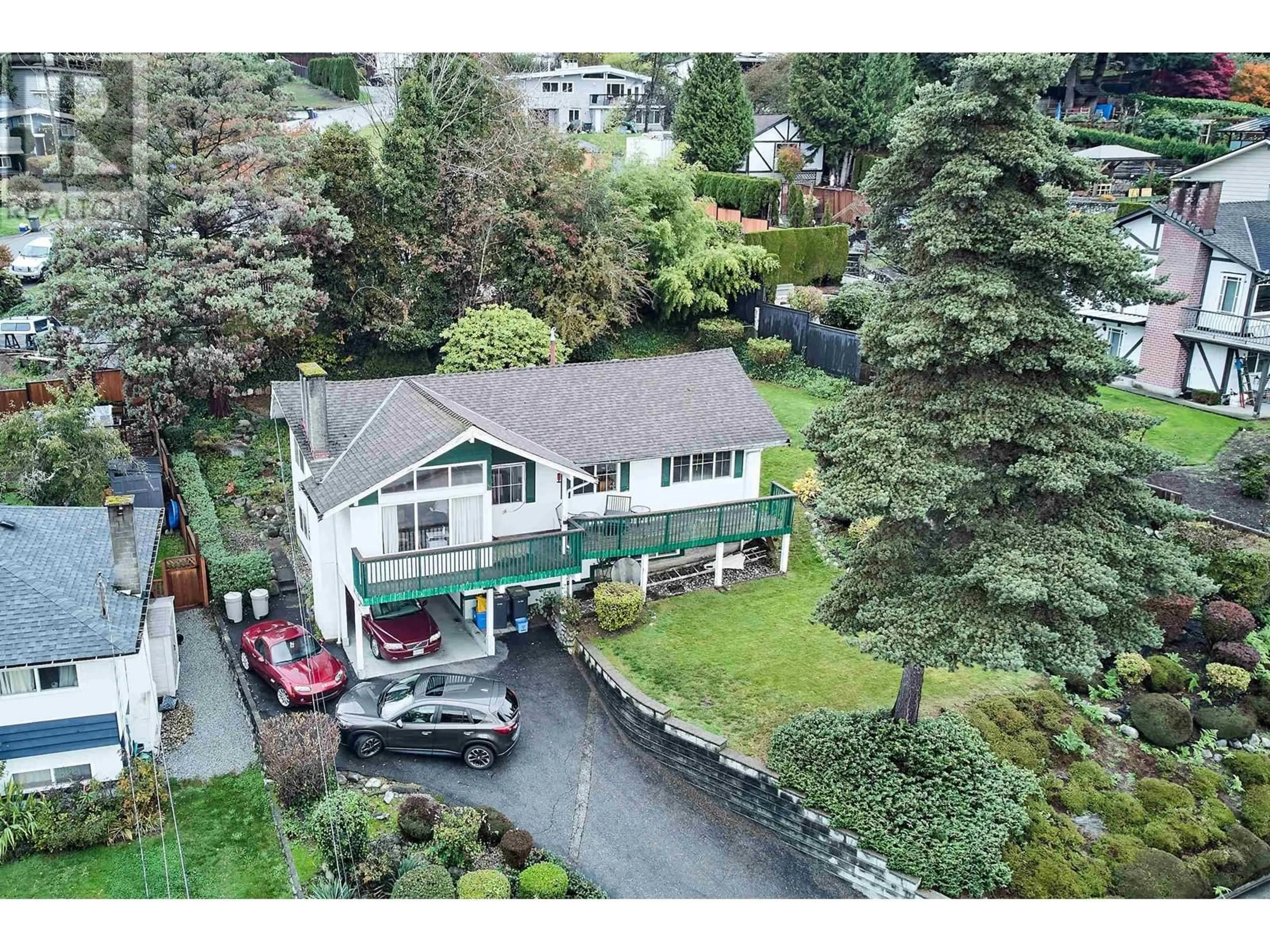 A pic from outside/outdoor area/front of a property/back of a property/a pic from drone, street for 327 SEAFORTH CRESCENT, Coquitlam British Columbia V3K2M3