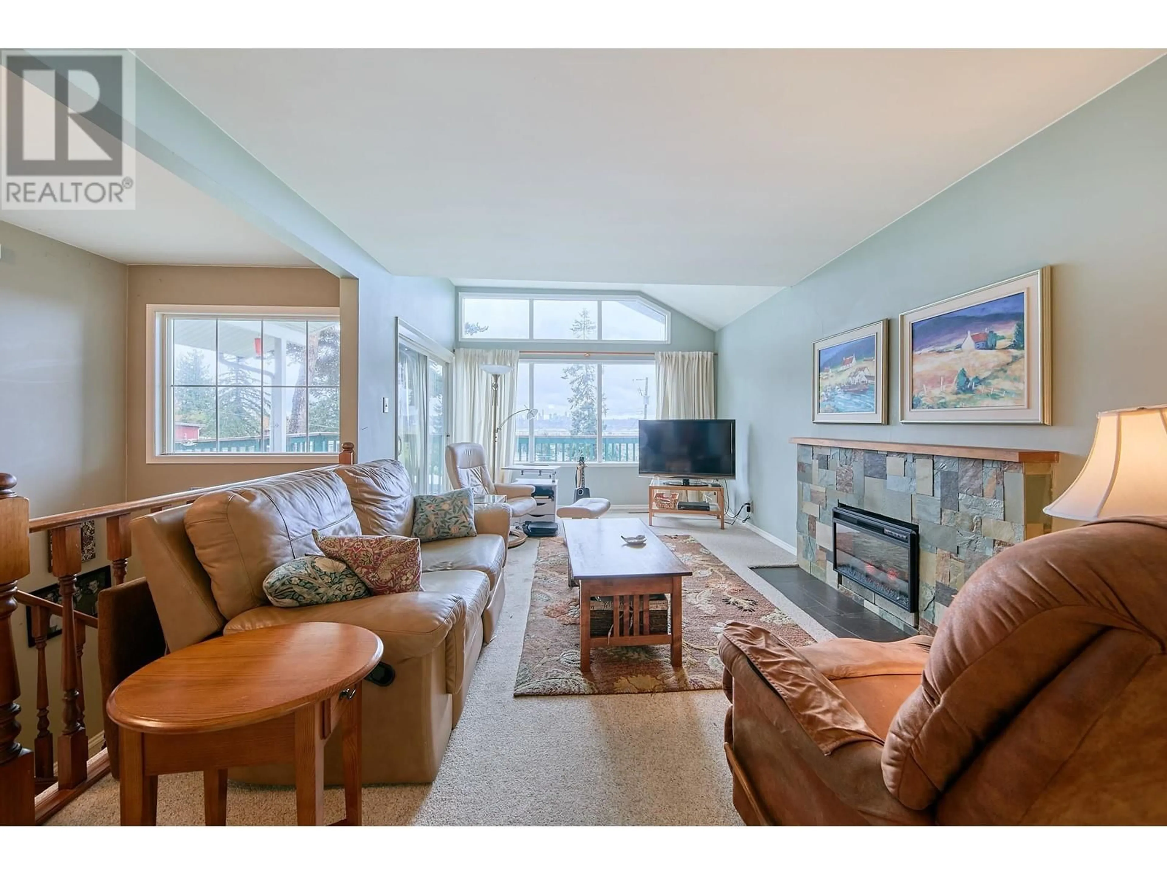 Living room with furniture, unknown for 327 SEAFORTH CRESCENT, Coquitlam British Columbia V3K2M3