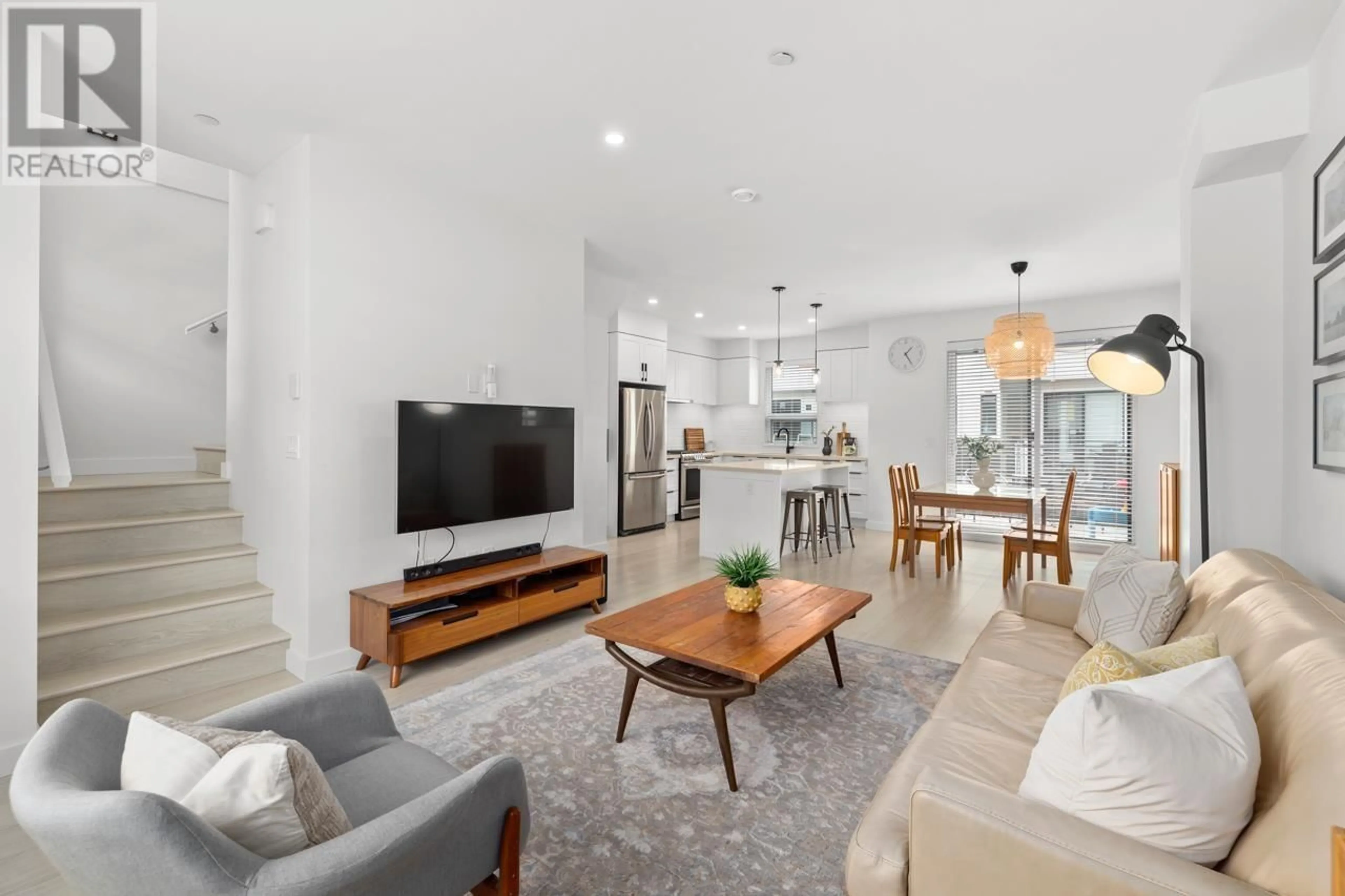 Living room with furniture, unknown for 305 - 3021 ST GEORGE STREET, Port Moody British Columbia V3H0K3