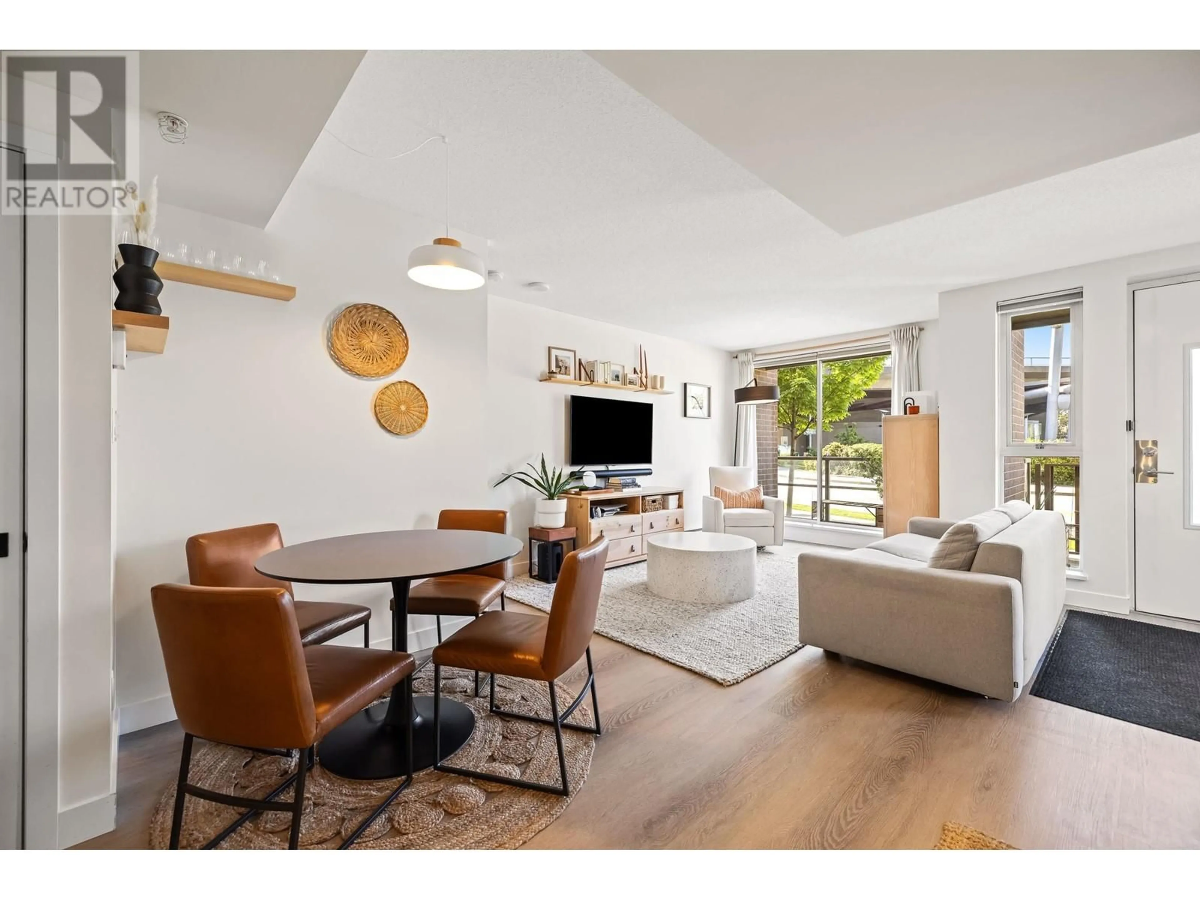 Living room with furniture, wood/laminate floor for 408 1ST AVENUE, Vancouver British Columbia V5Y3S9