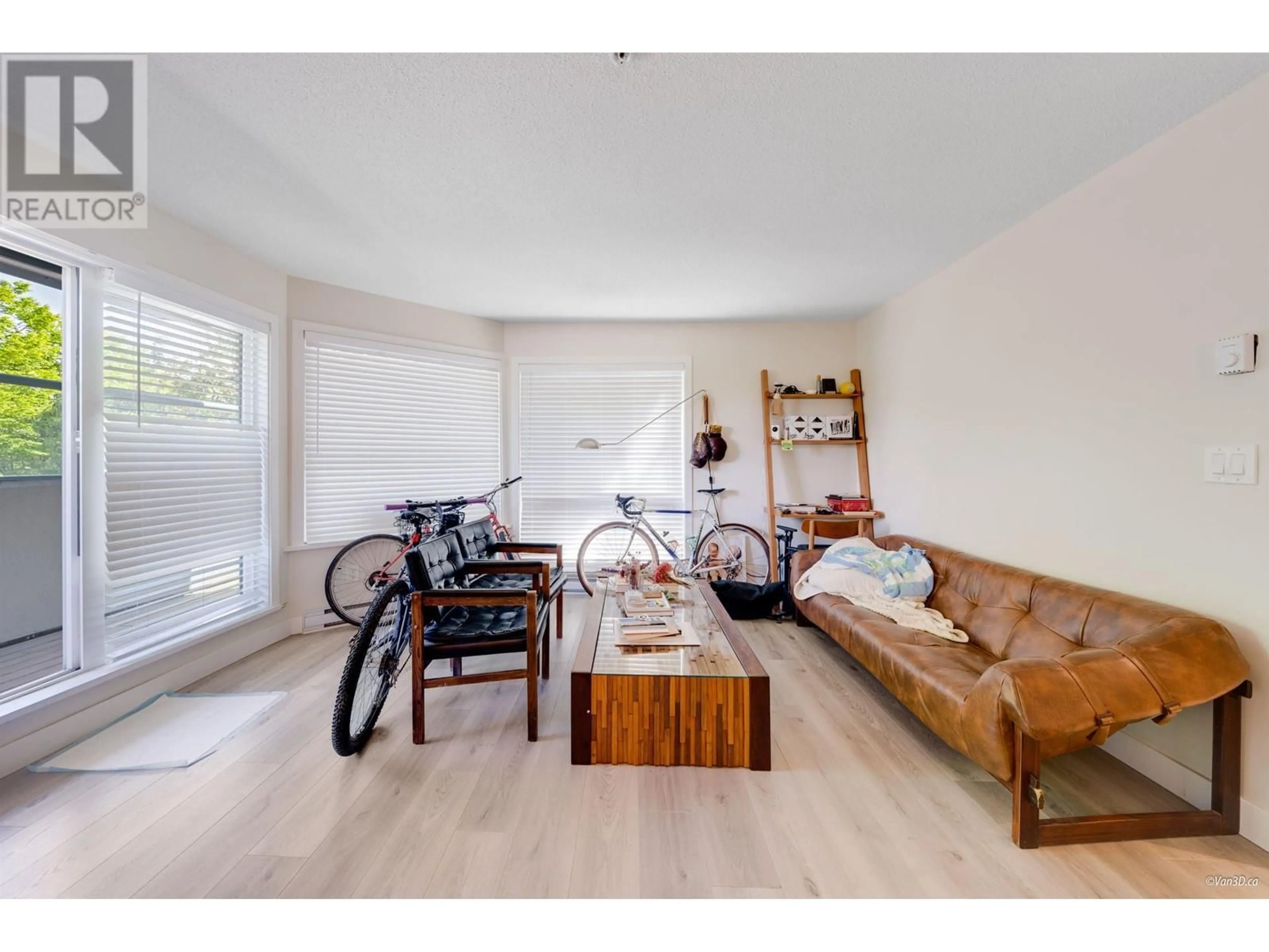 Living room with furniture, wood/laminate floor for 104 - 1166 6TH AVENUE, Vancouver British Columbia V6H1A4
