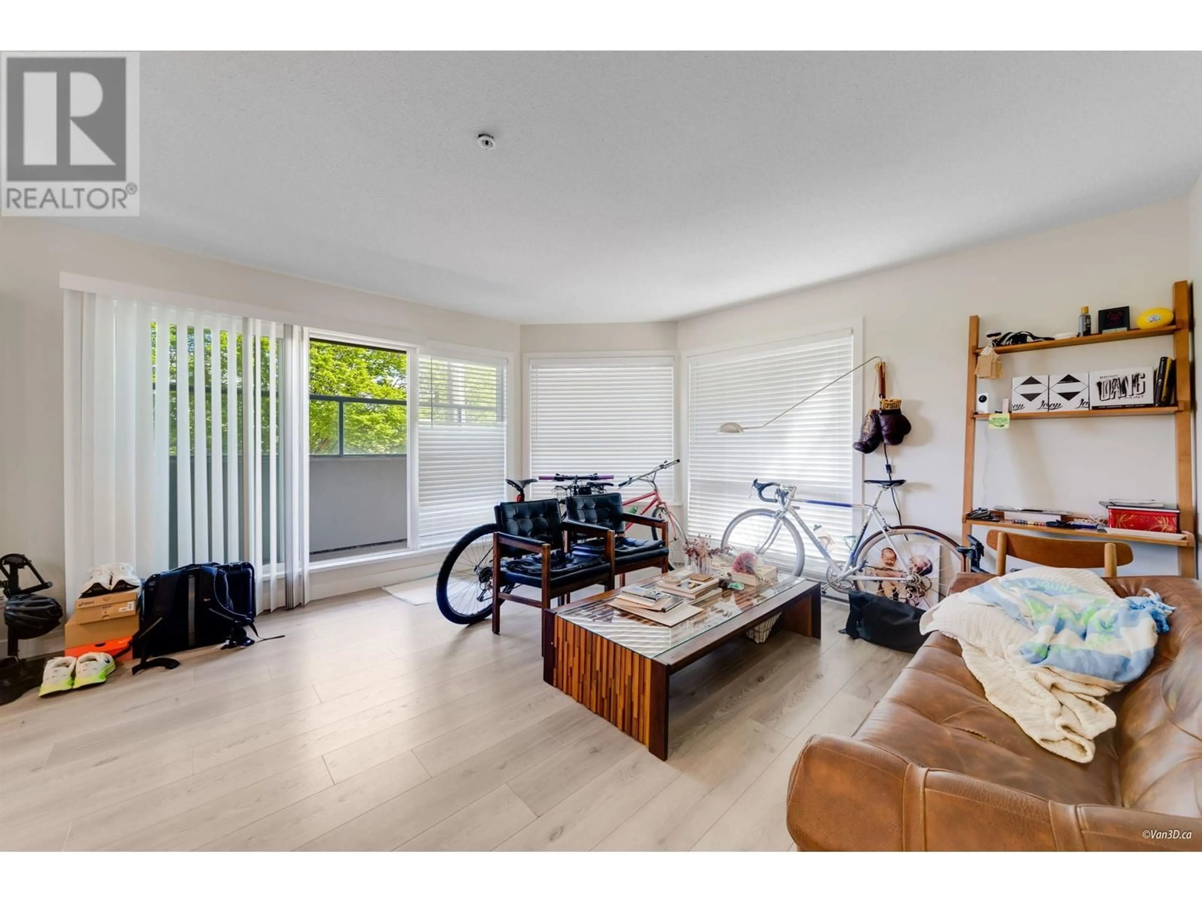 Living room with furniture, wood/laminate floor for 104 - 1166 6TH AVENUE, Vancouver British Columbia V6H1A4