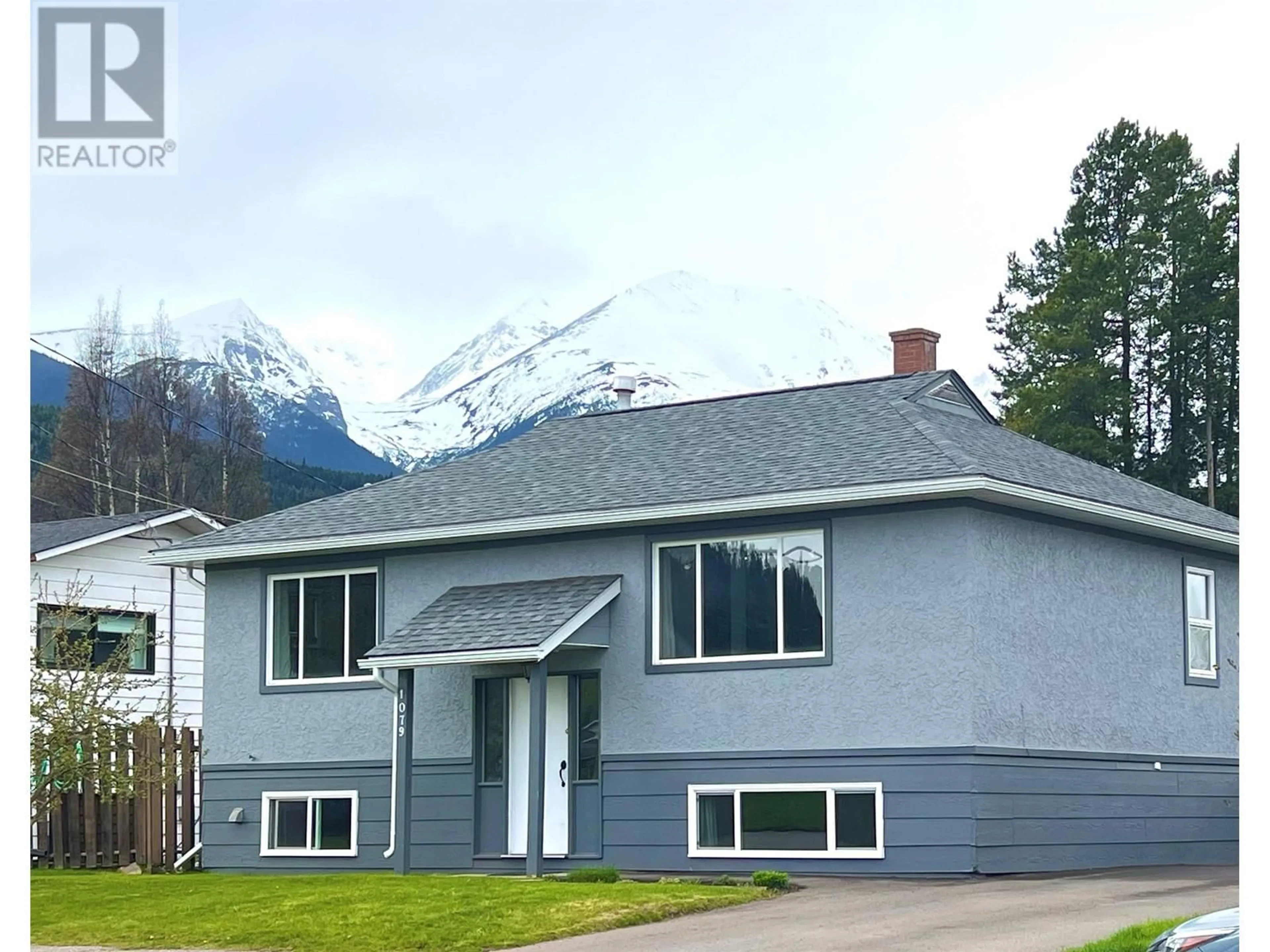Home with vinyl exterior material, mountain view for 1079 TORONTO STREET, Smithers British Columbia V0J2N0
