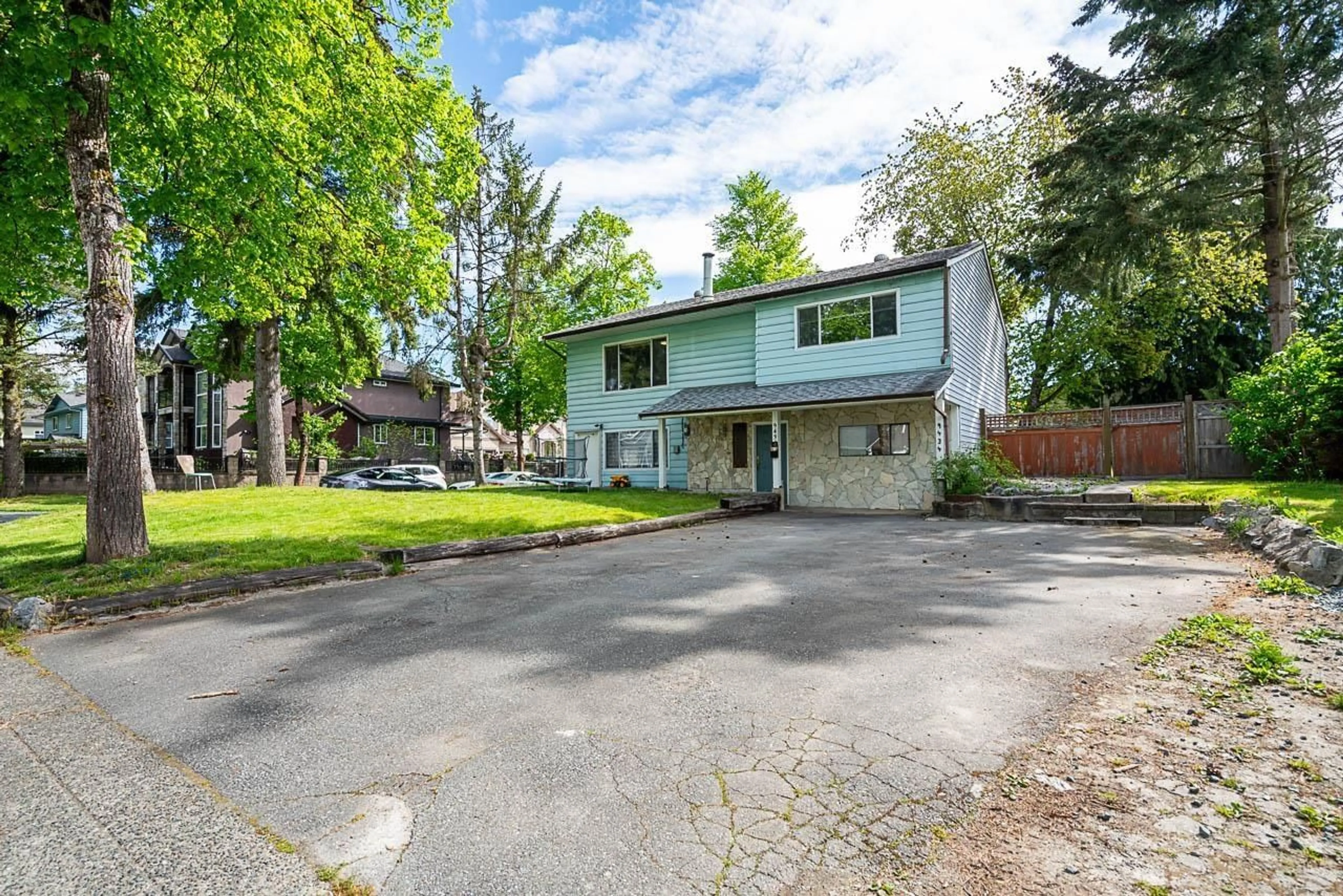 A pic from outside/outdoor area/front of a property/back of a property/a pic from drone, street for 9434 132A, Surrey British Columbia V3V6W4
