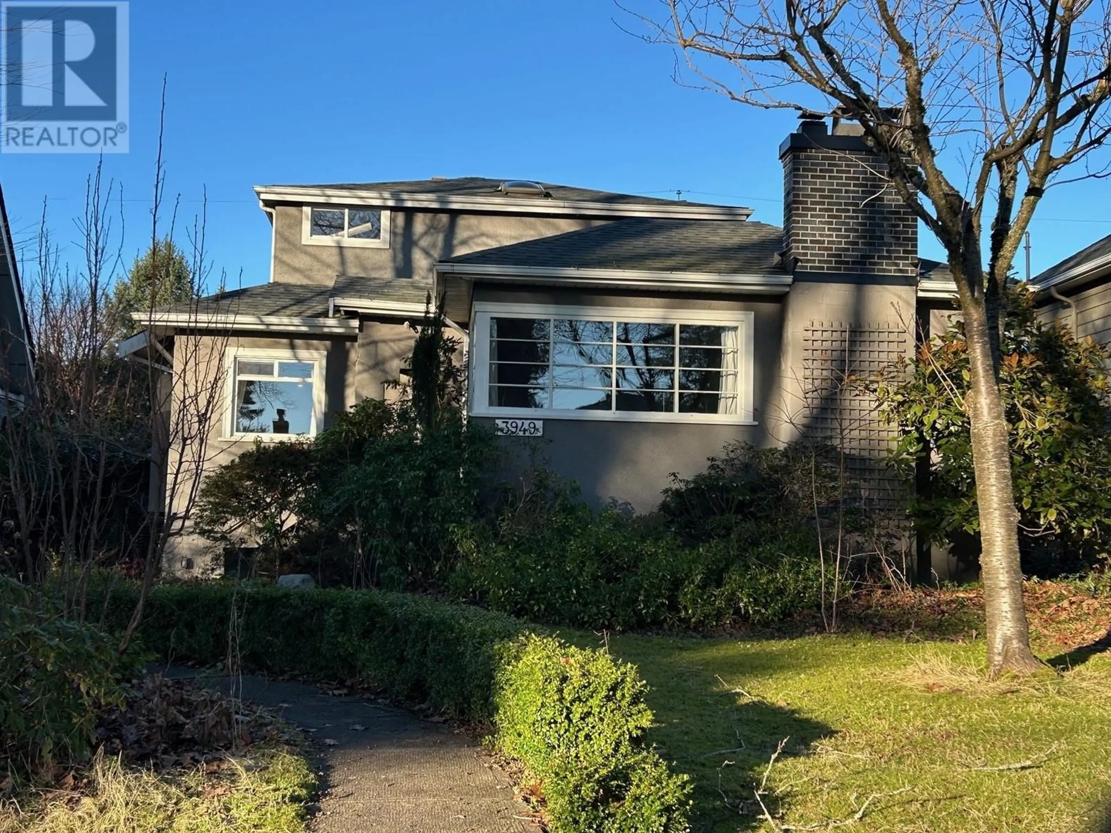 A pic from outside/outdoor area/front of a property/back of a property/a pic from drone, street for 3949 32ND AVENUE, Vancouver British Columbia V6S1Z4