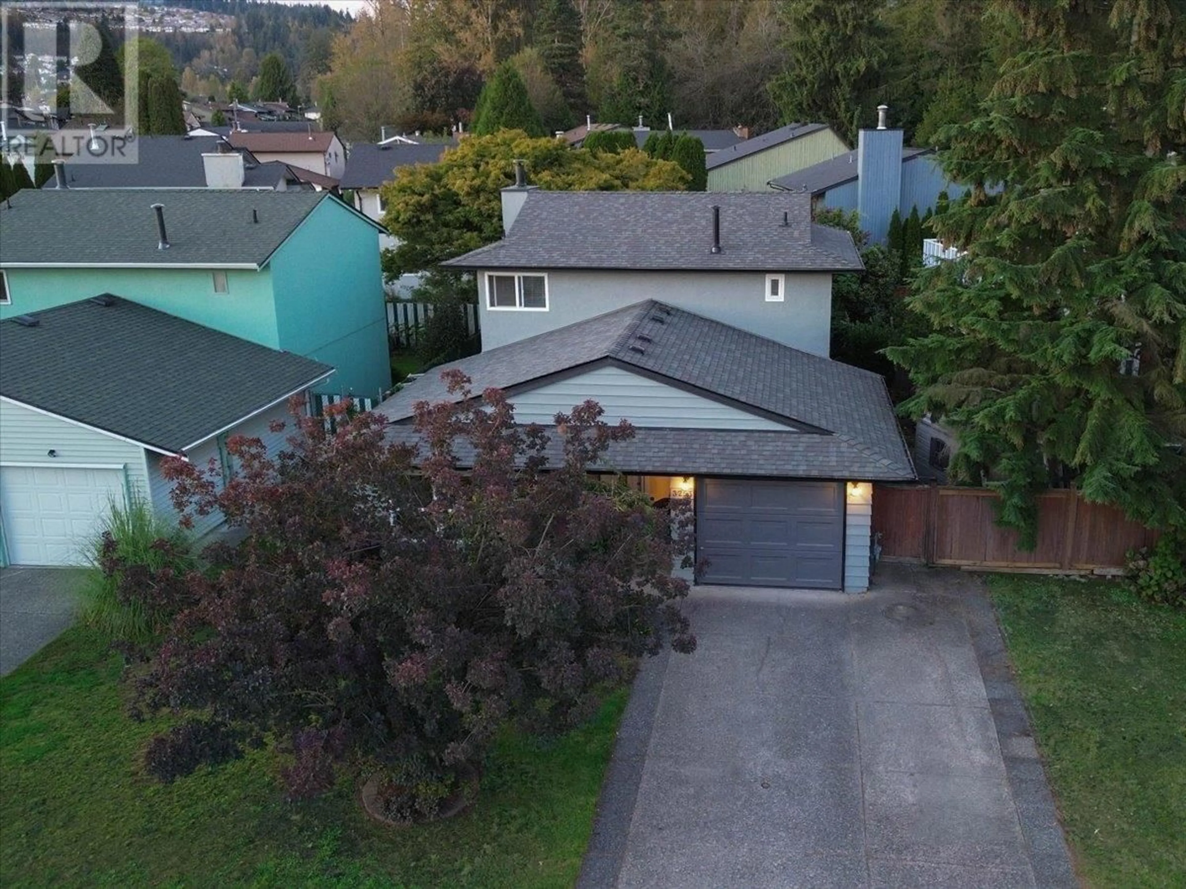 A pic from outside/outdoor area/front of a property/back of a property/a pic from drone, street for 3253 DUNKIRK AVENUE, Coquitlam British Columbia V3E1G8