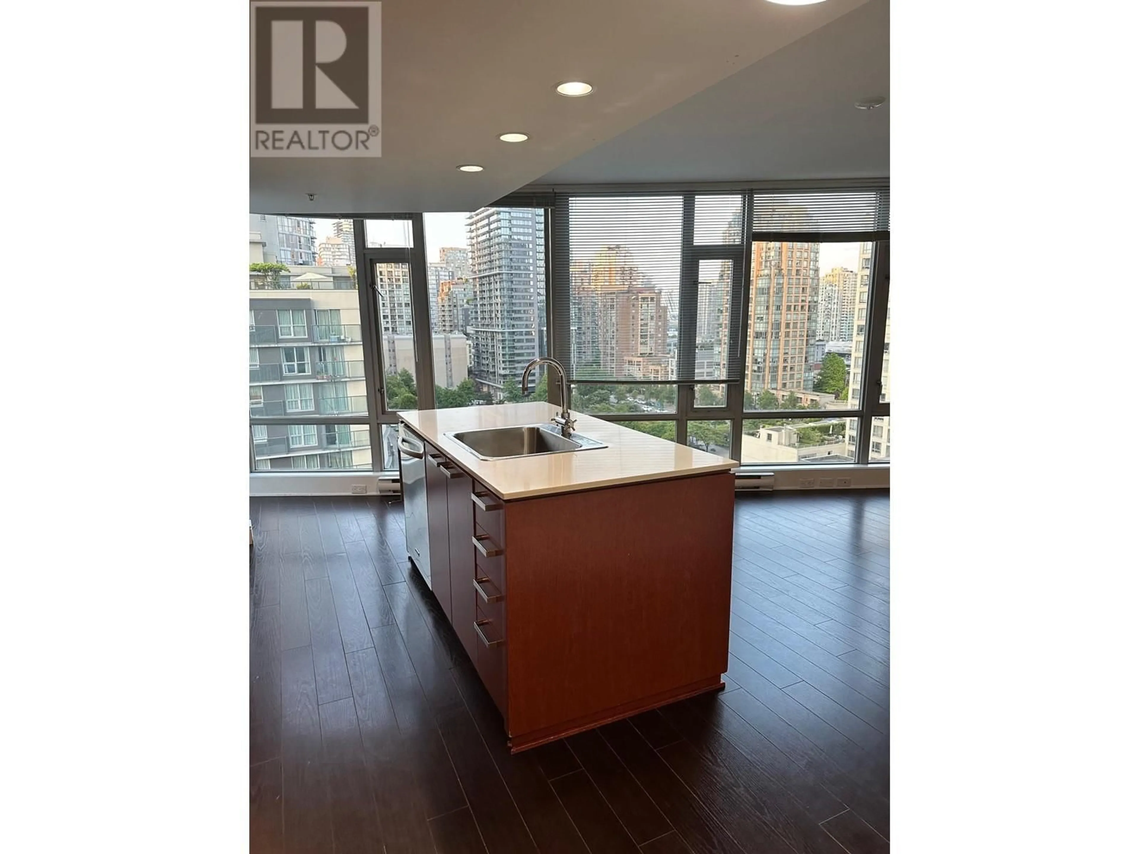 Open concept kitchen, wood/laminate floor for 1201 - 1255 SEYMOUR STREET, Vancouver British Columbia V6B0H1