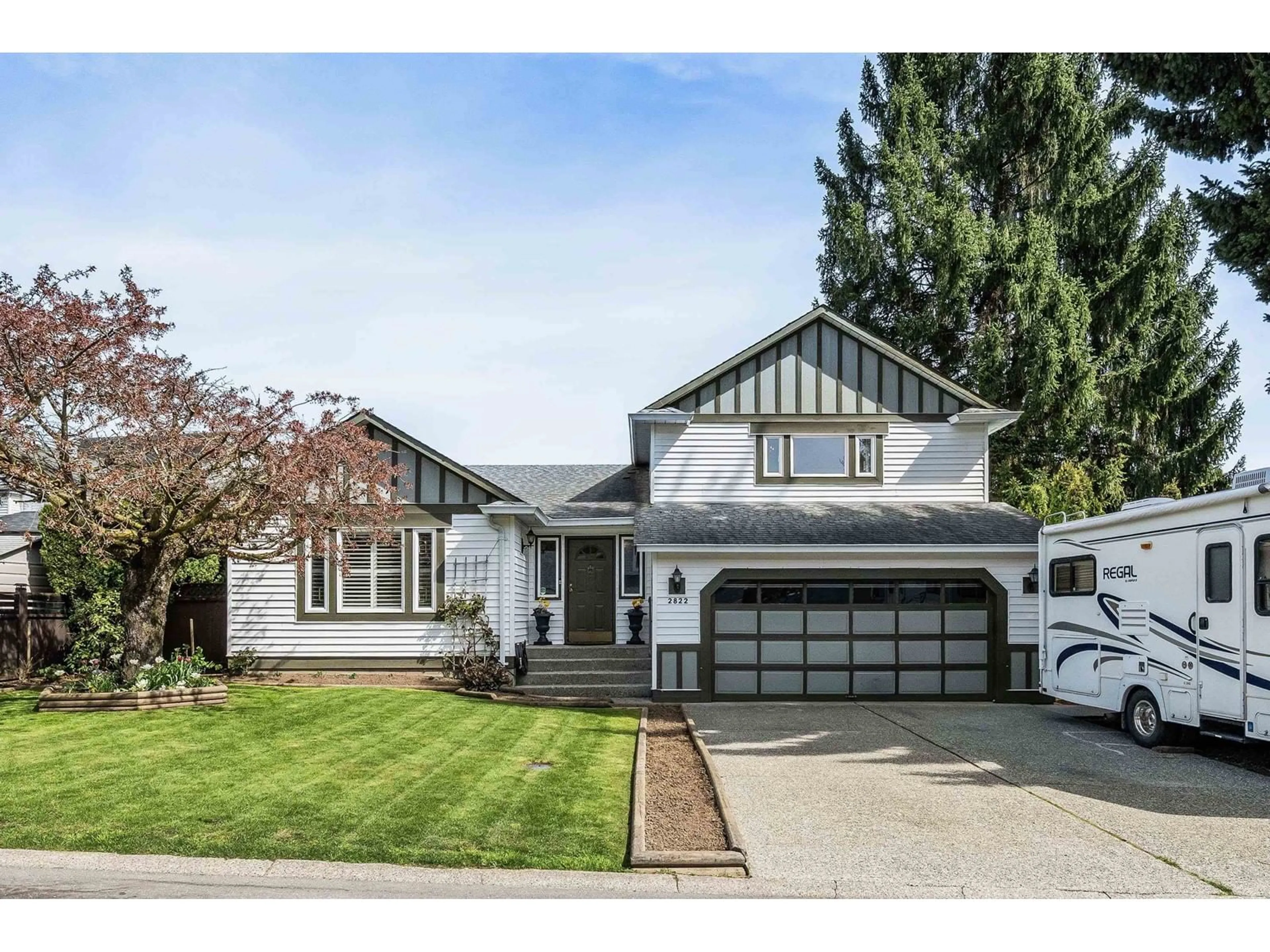 Home with vinyl exterior material, street for 2822 GARDNER, Abbotsford British Columbia V2T5E1